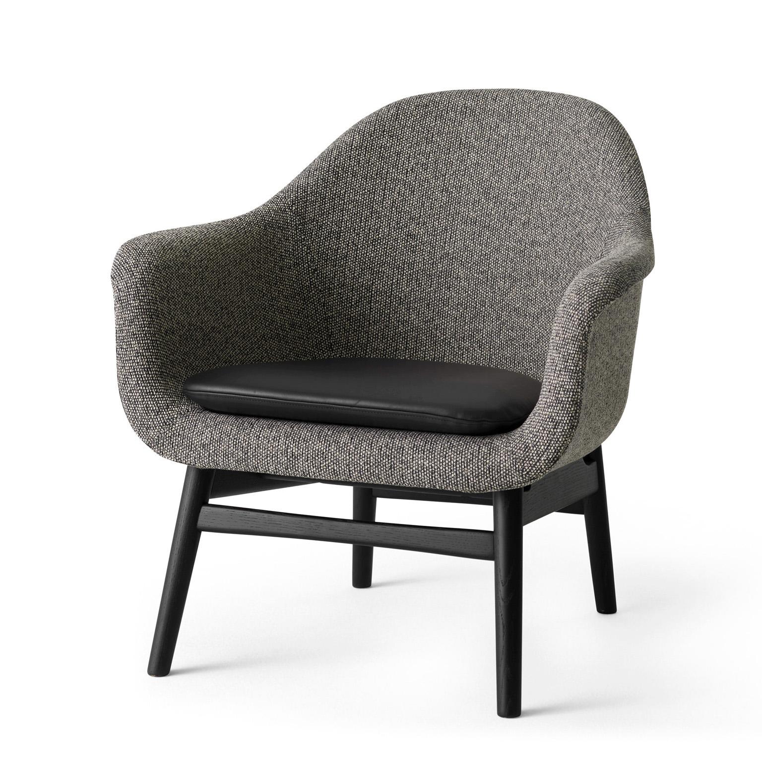 Already available in multiple iterations from a comfortable dining chair to a sophisticated swivel-base chair the Harbour collection gains a new member: the Harbour lounge chair. A sculptural piece with a Minimalist expression, the solid yet