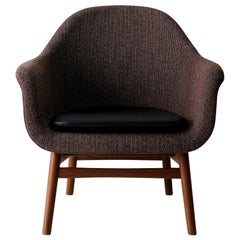 Harbour Lounge Chair, Walnut Base with Savanna 672 Seat and Shade Cushion