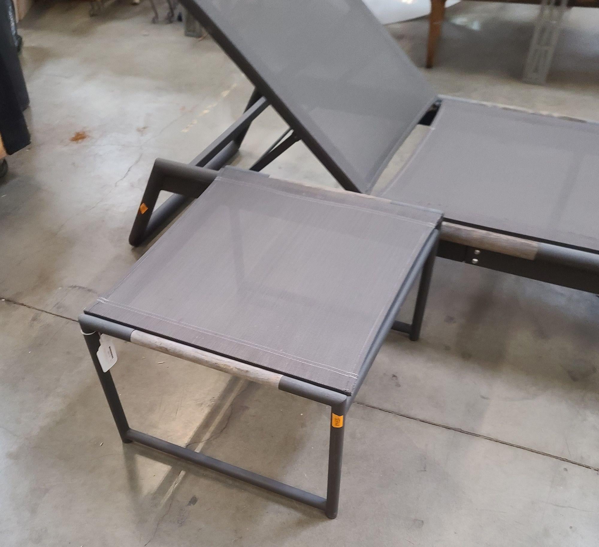 Harbour Outdoor Contemporary Sling-Fabric Adjustable Chaise Lounge Outdoor Set im Zustand „Hervorragend“ in Van Nuys, CA