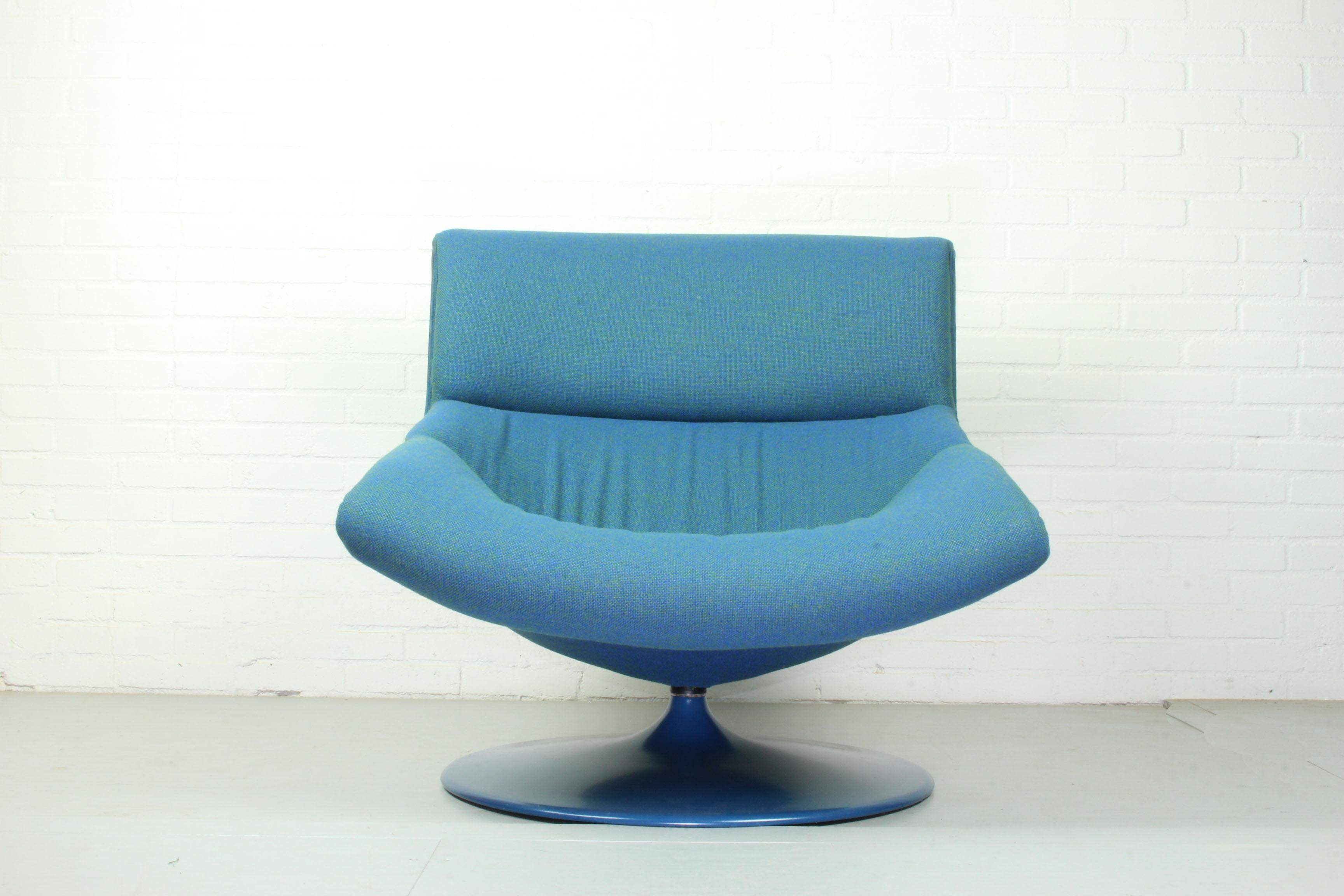 Rare vintage lounge chair F520 designed by Geoffrey Harcourt produced by Artifort. New upholstery with beautiful blue/green Kvadrat Hallingdal.