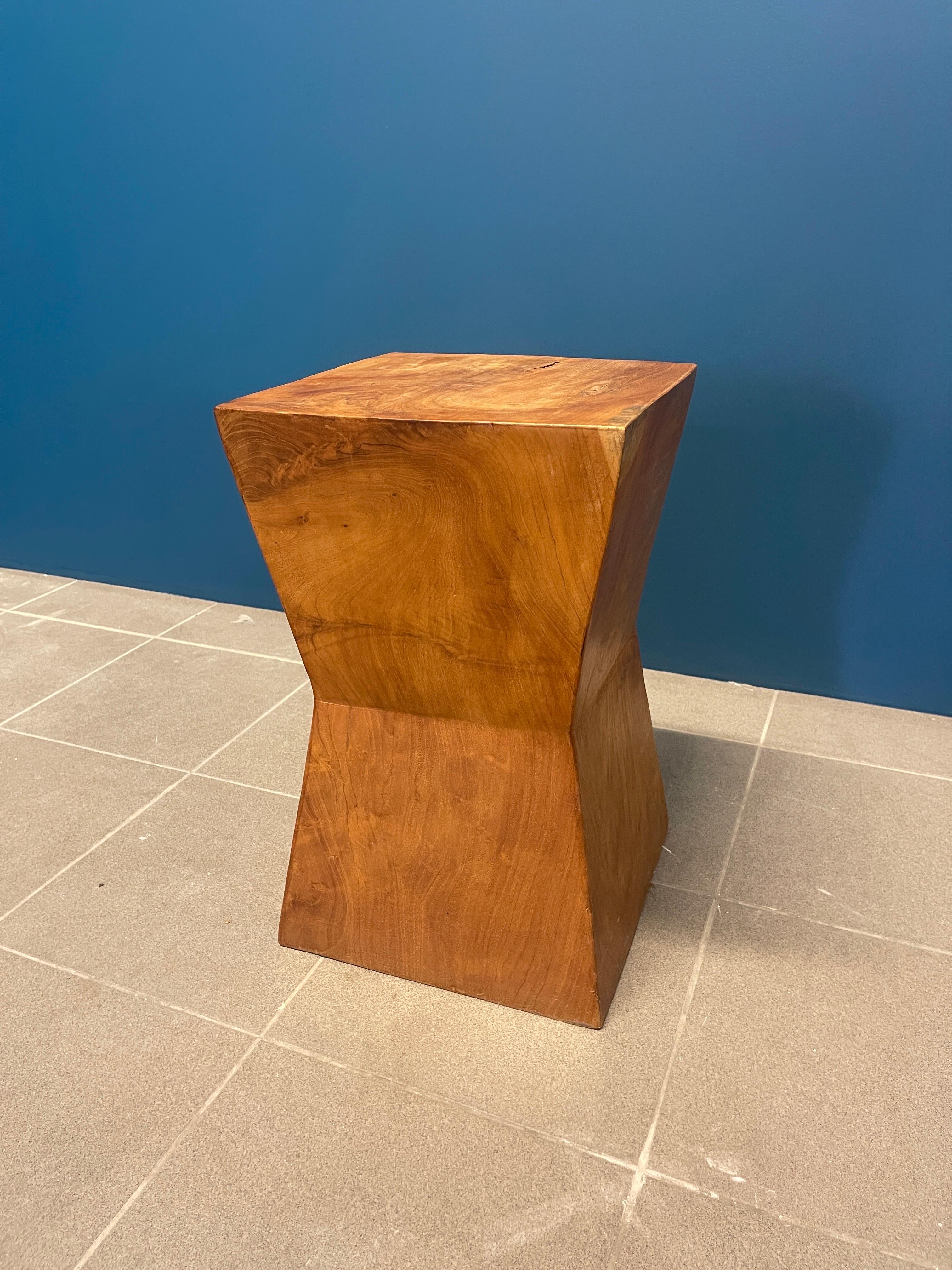 Tabouret en bois dur fabriqué à Bali Neuf - En vente à Knokke-Heist, BE