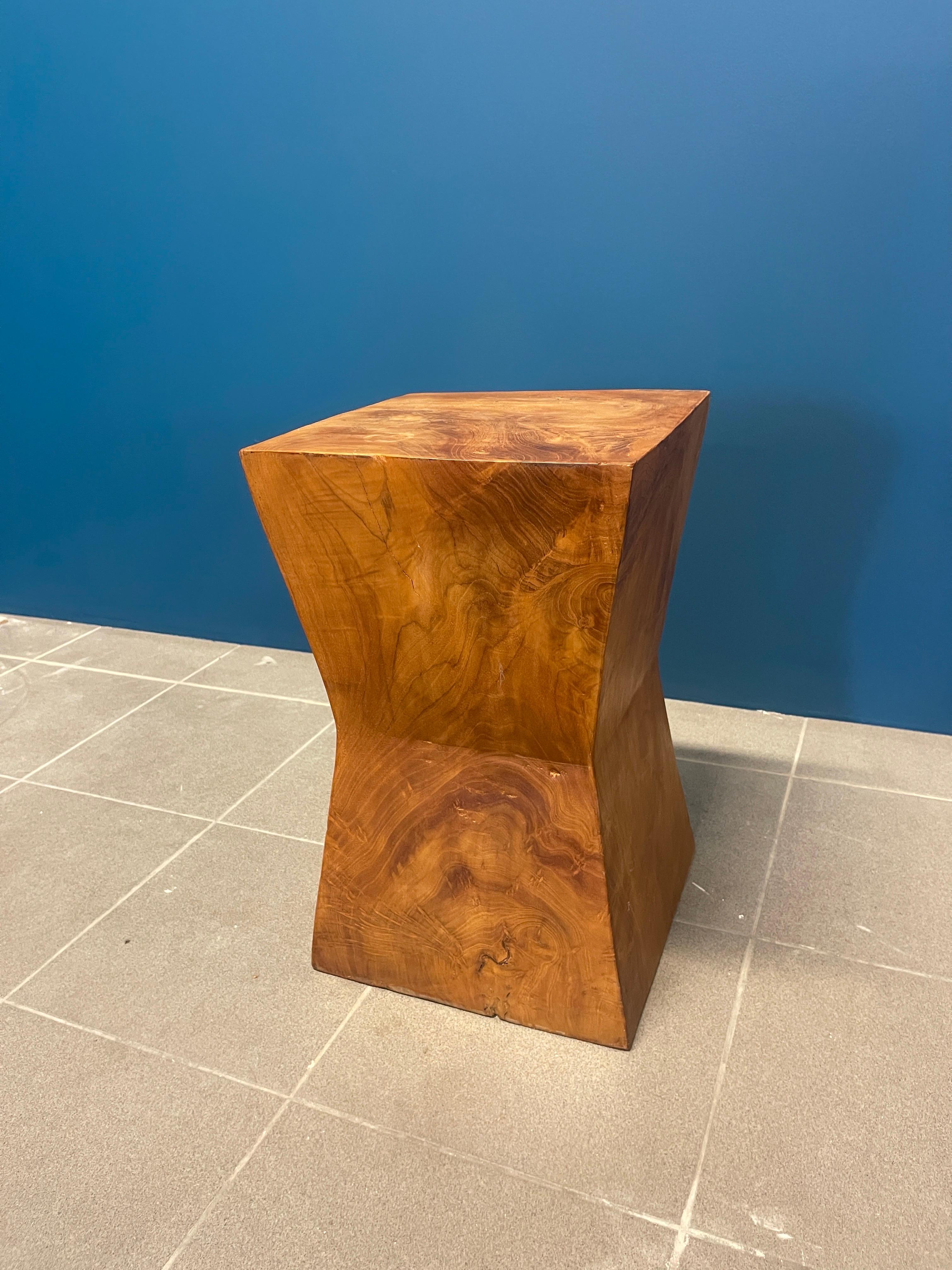 XXIe siècle et contemporain Tabouret en bois dur fabriqué à Bali en vente