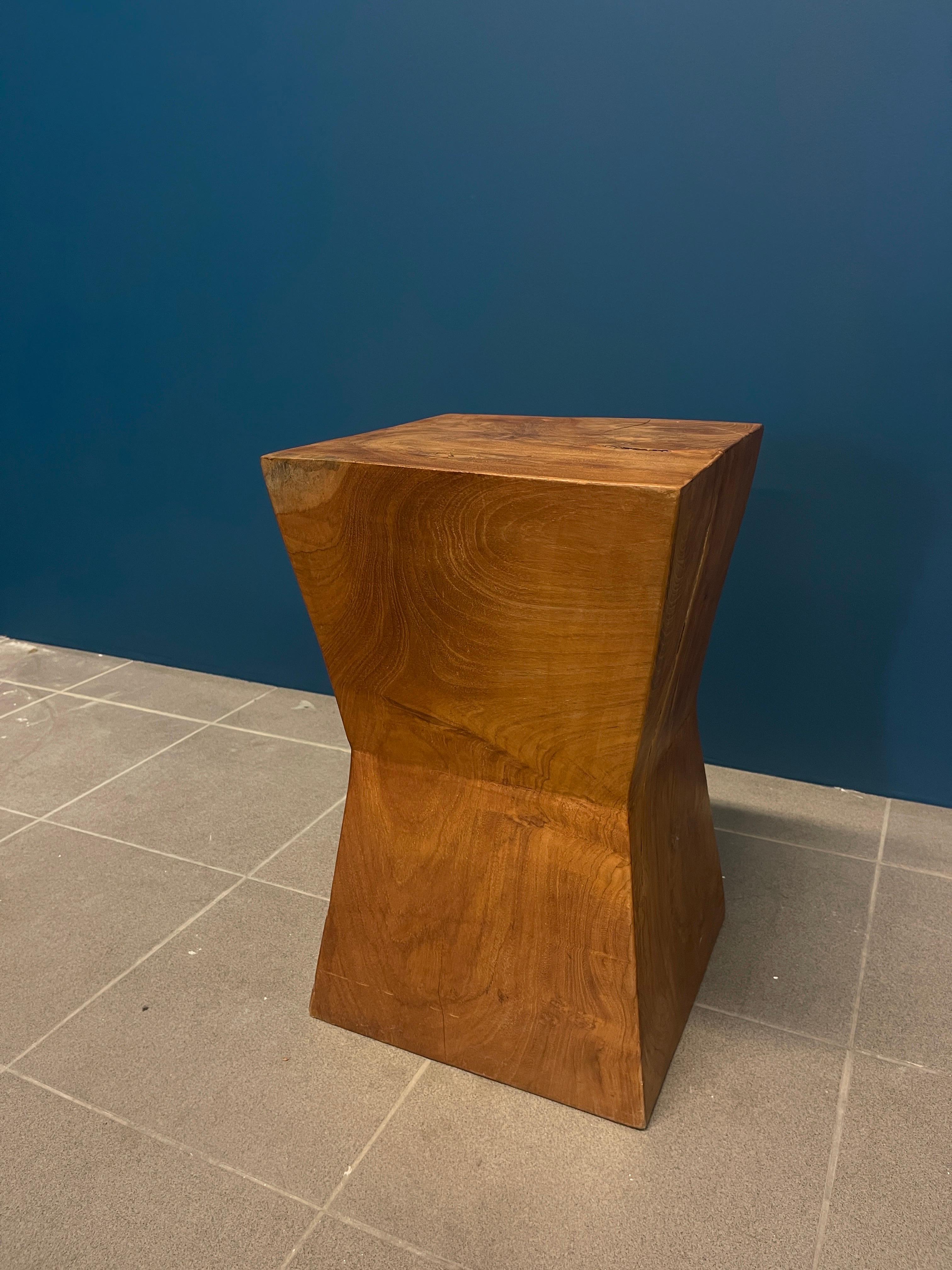 Bois Tabouret en bois dur fabriqué à Bali en vente