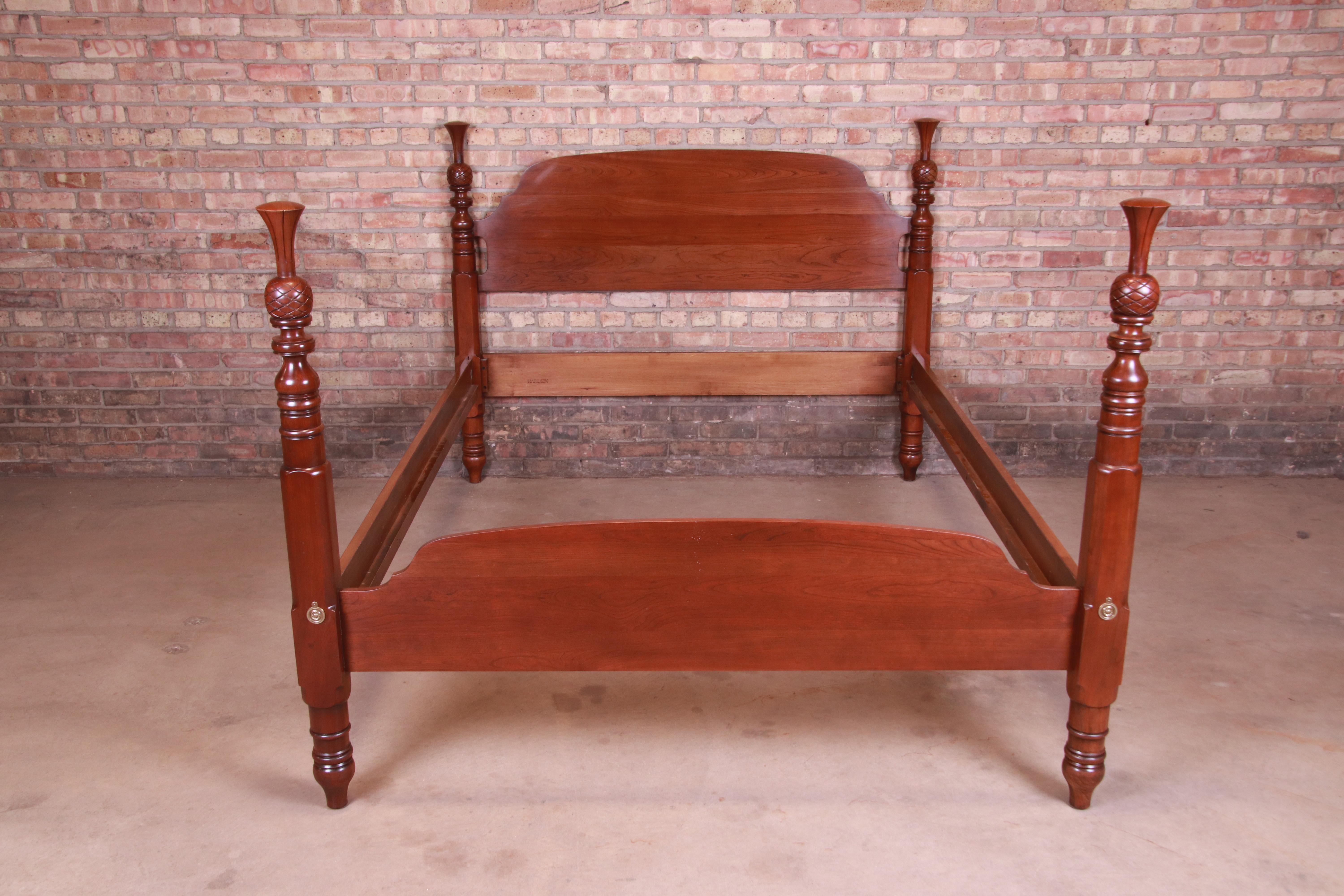 A gorgeous American Colonial style four poster queen size bed

By Harden Furniture

USA, circa 1980s

Carved cherrywood, with brass hardware.

Measures: 65