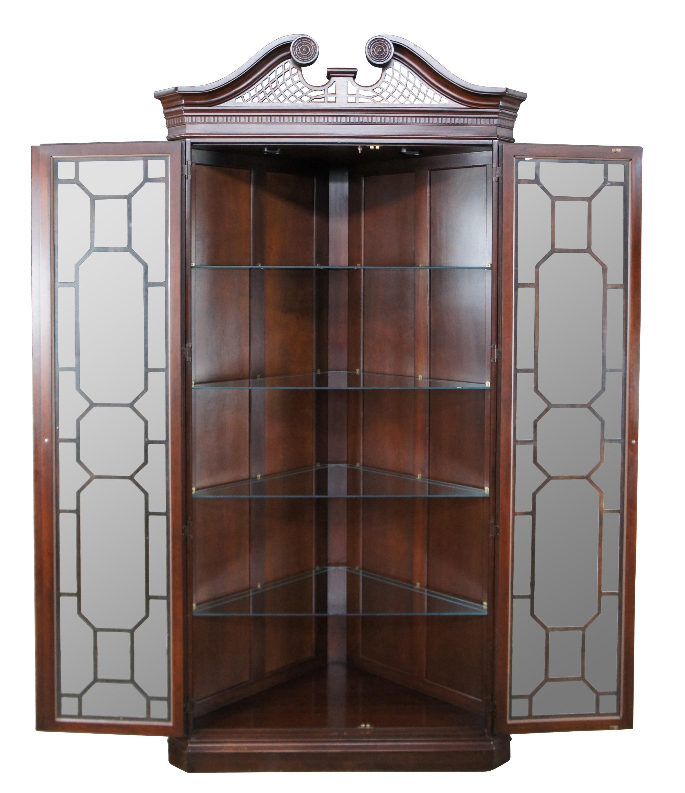 Harden Chippendale Georgian Style Cherry Corner Cupboard Curio Display Cabinet In Good Condition In Dayton, OH