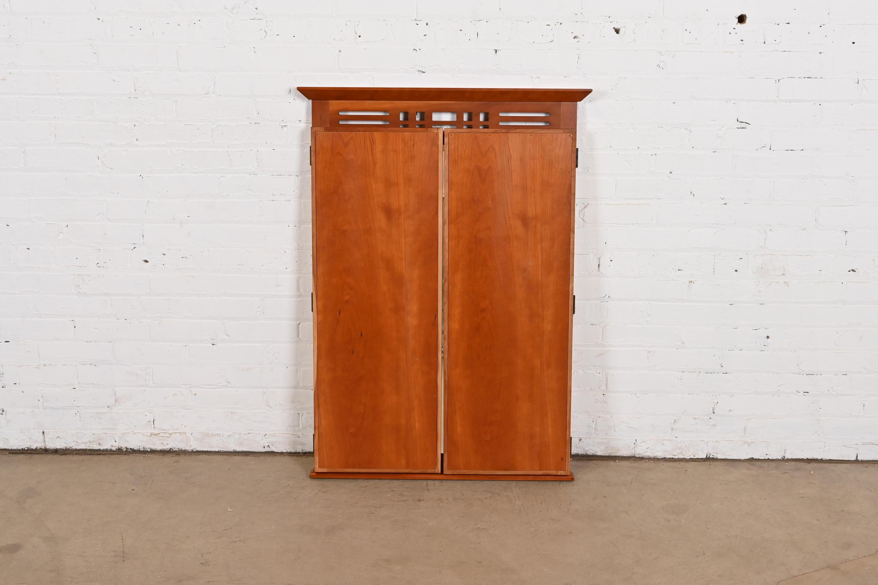 Harden Furniture Arts & Crafts Shaker Carved Cherry Wood Tri-Fold Triple Mirror In Good Condition In South Bend, IN