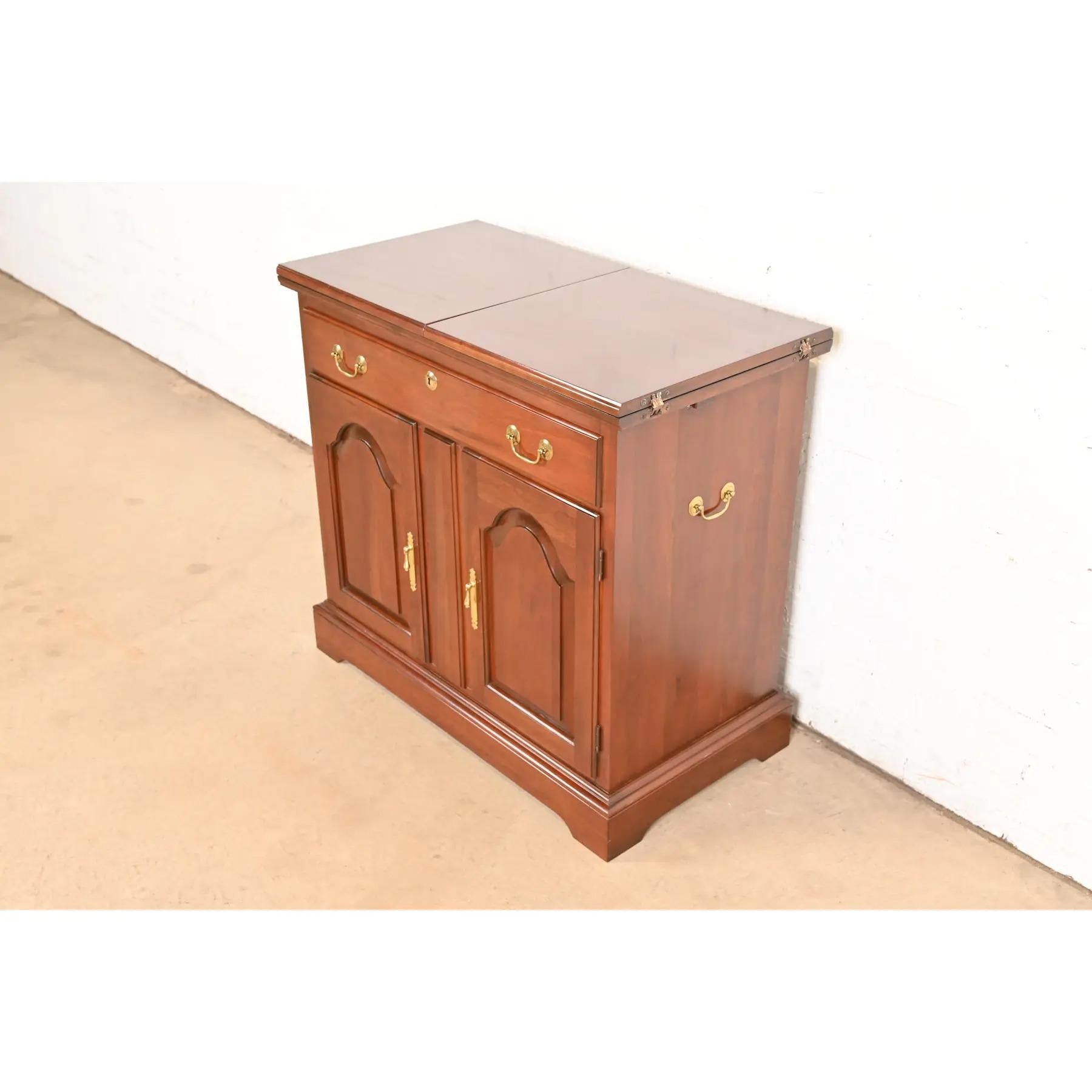 An exceptional Georgian or Chippendale style bar cabinet or buffet server

By Harden Furniture

USA, Late 20th Century

Carved solid cherry wood, with original brass hardware.

Measures: 36