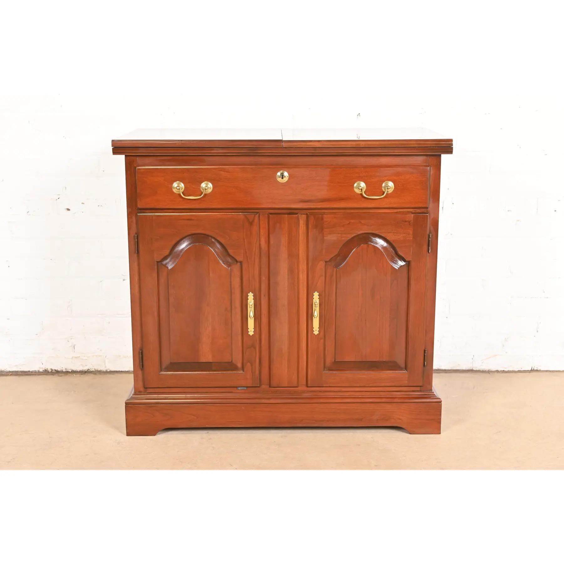 Harden Furniture Georgian Cherry Wood Flip Top Bar Cabinet or Buffet Server In Good Condition For Sale In South Bend, IN