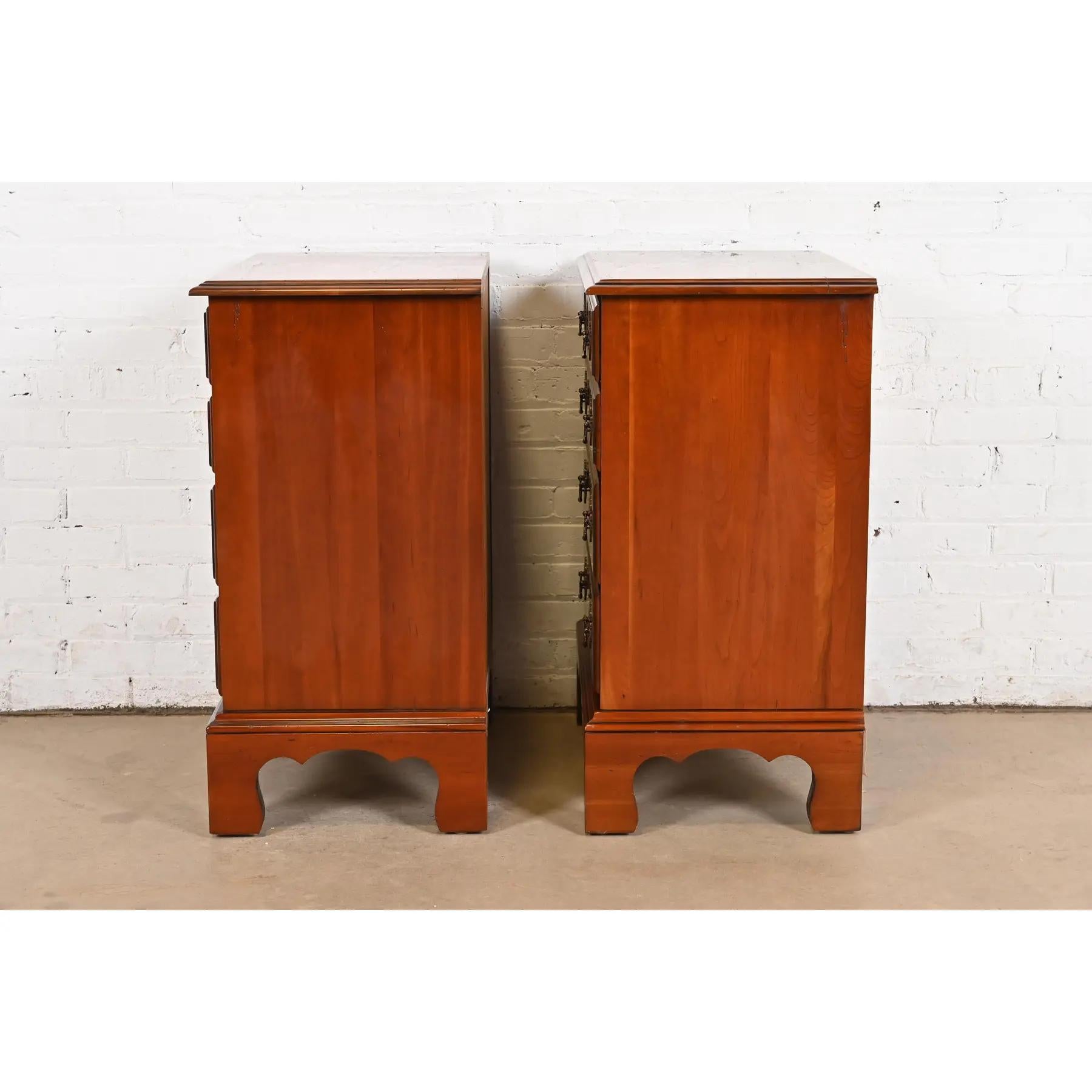 Harden Furniture Georgian Solid Cherry Wood Four-Drawer Bedside Chests, Pair For Sale 5