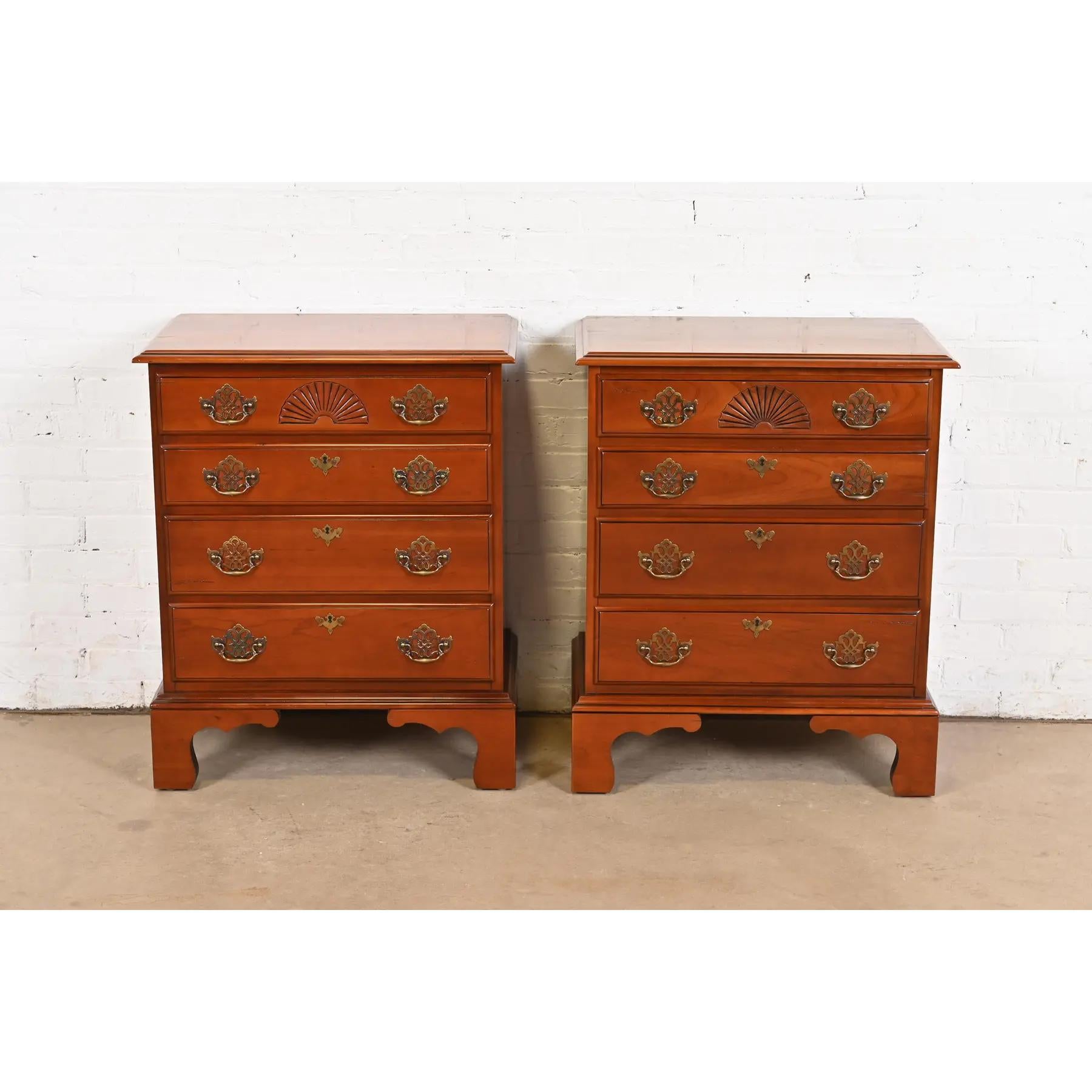 American Harden Furniture Georgian Solid Cherry Wood Four-Drawer Bedside Chests, Pair For Sale