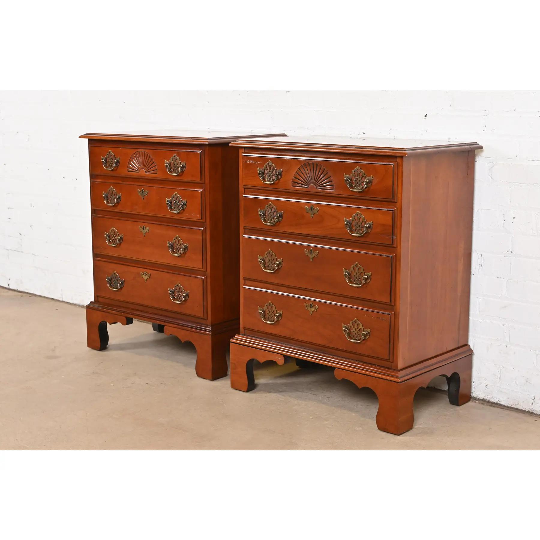 Harden Furniture Georgian Solid Cherry Wood Four-Drawer Bedside Chests, Pair In Good Condition For Sale In South Bend, IN