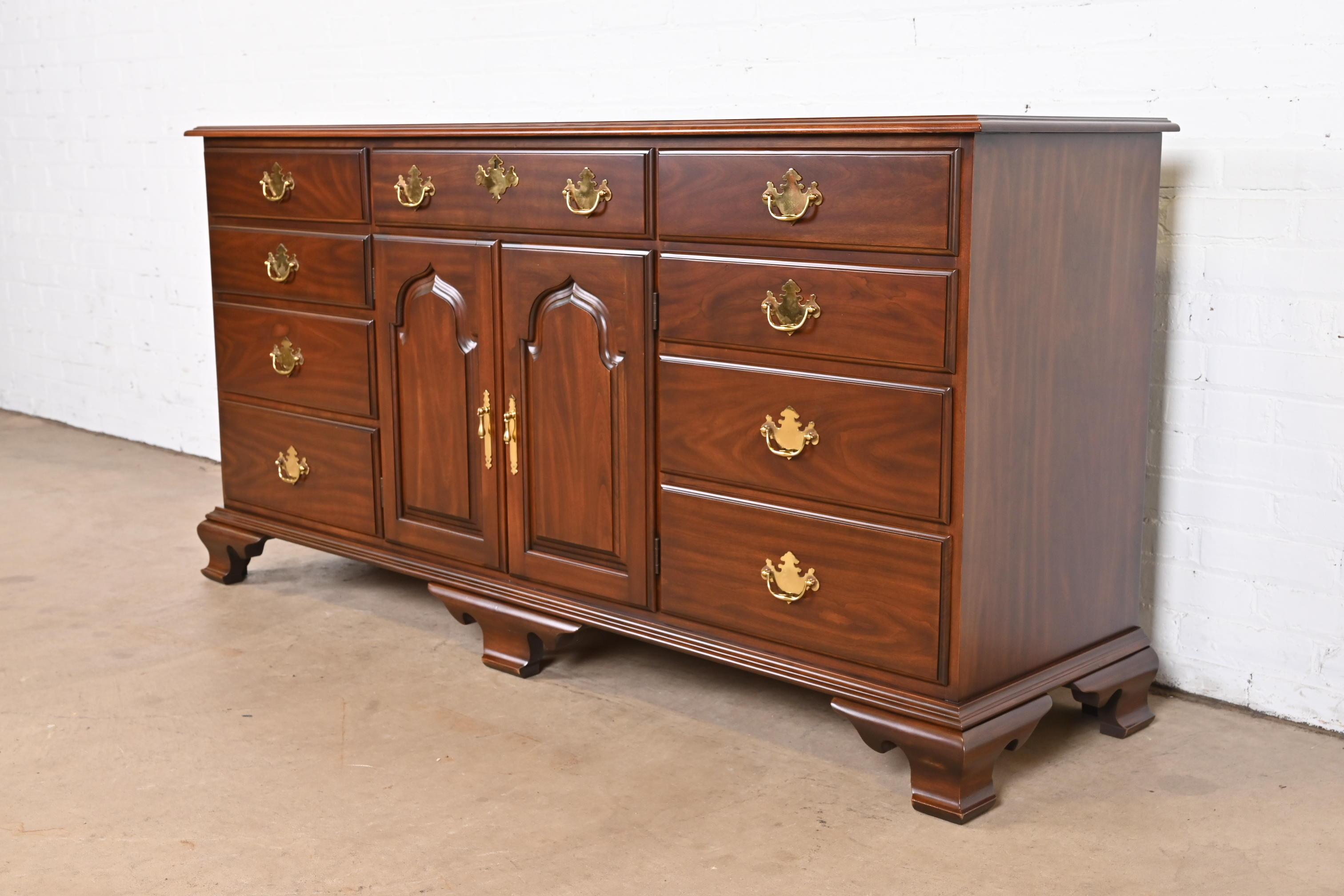 An exceptional Georgian or Chippendale style long dresser

By Harden Furniture

USA, Late 20th Century

Solid carved cherry wood, with original brass hardware.

Measures: 69