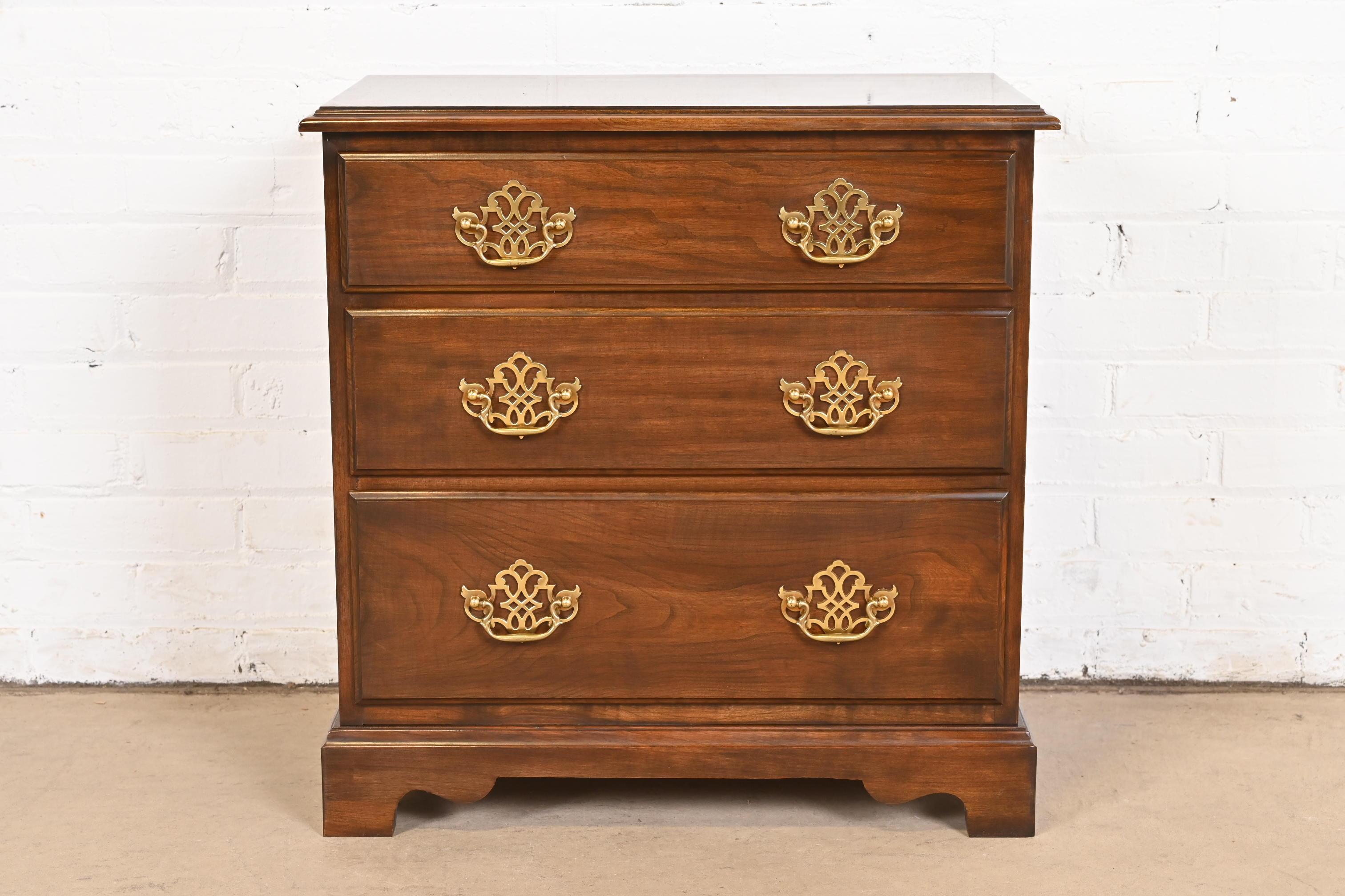 An exceptional Georgian or Chippendale style three-drawer nightstand or bachelor chest

By Harden Furniture

USA, Late 20th Century

Solid carved cherry wood, with original brass hardware.

Measures: 24