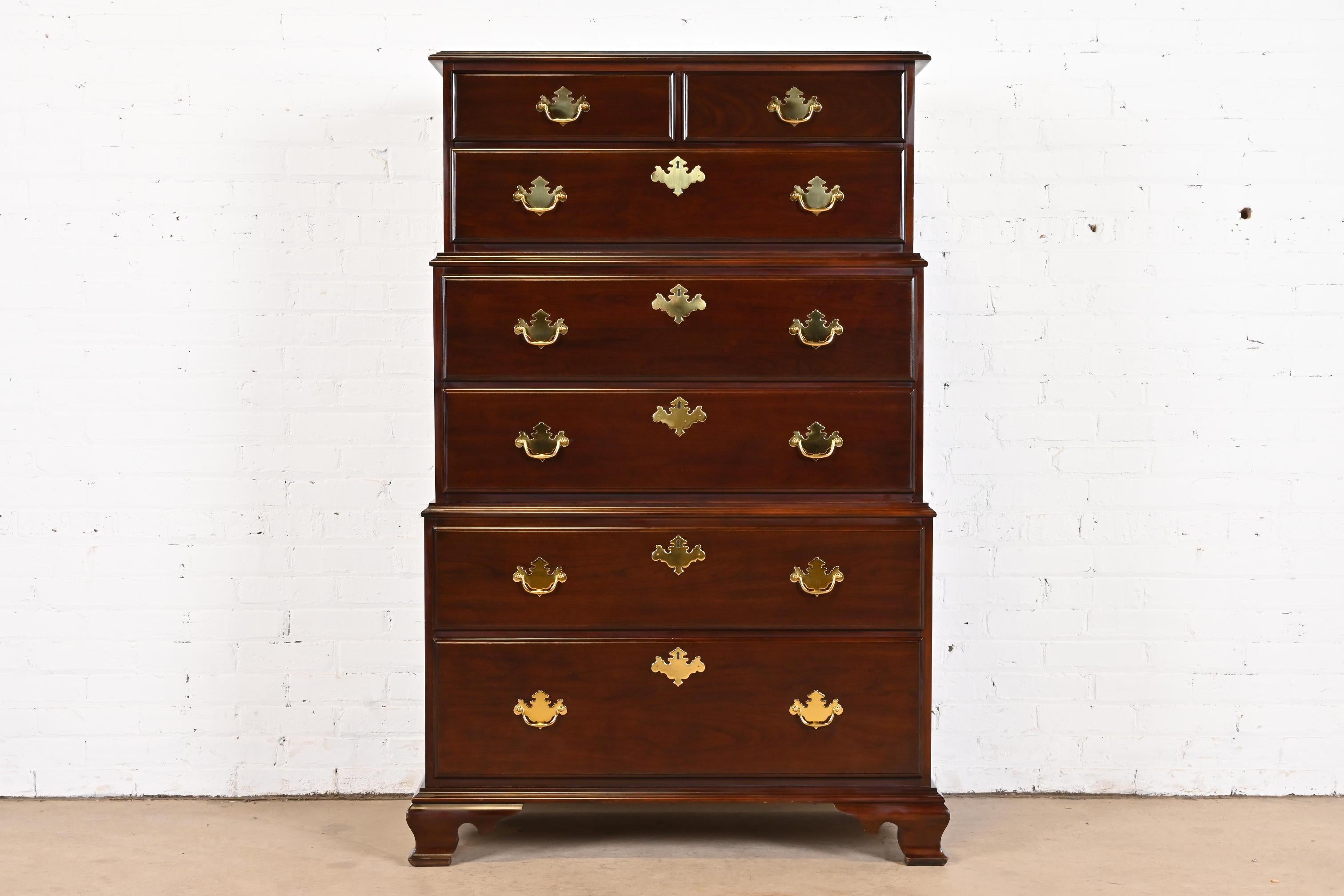 An exceptional Georgian or Chippendale style triple chest-on-chest seven-drawer highboy dresser

By Harden Furniture

USA, Late 20th century

Solid mahogany, with original brass hardware.

Measures: 39.25