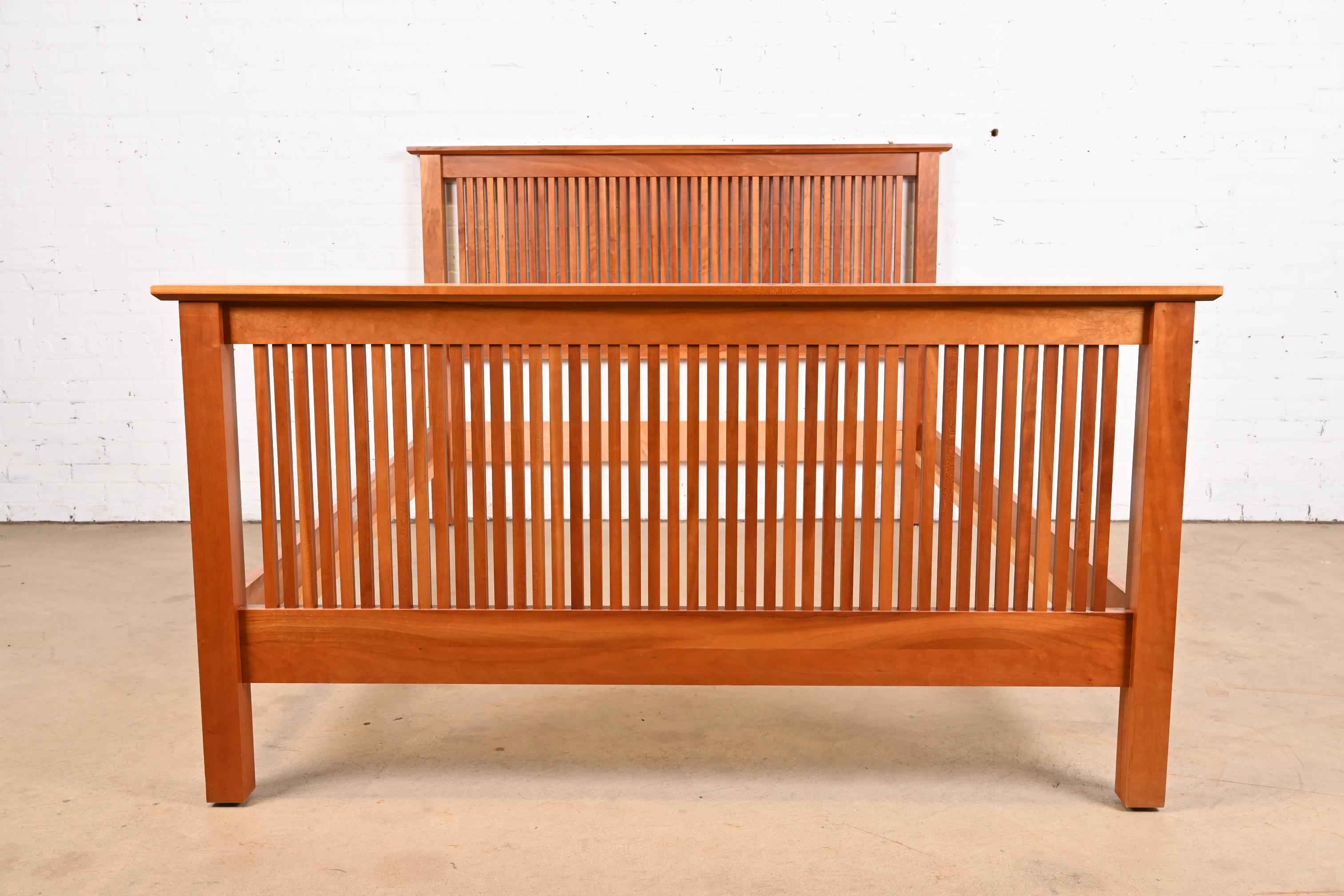 American Harden Furniture Mission Arts & Crafts Cherry Wood Spindle Queen Size Bed