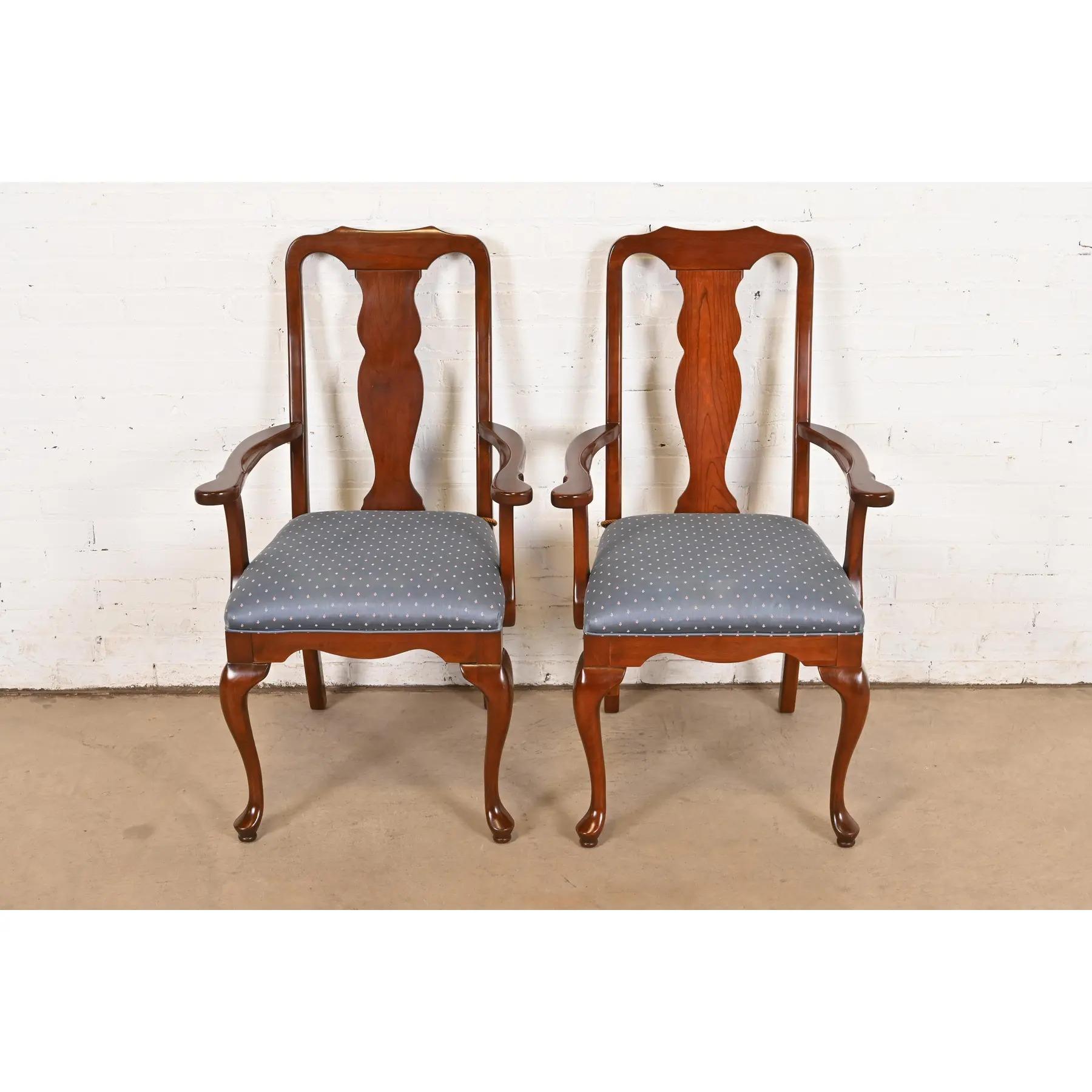American Harden Furniture Queen Anne Solid Cherry Wood Armchairs or Dining Captain Chairs For Sale