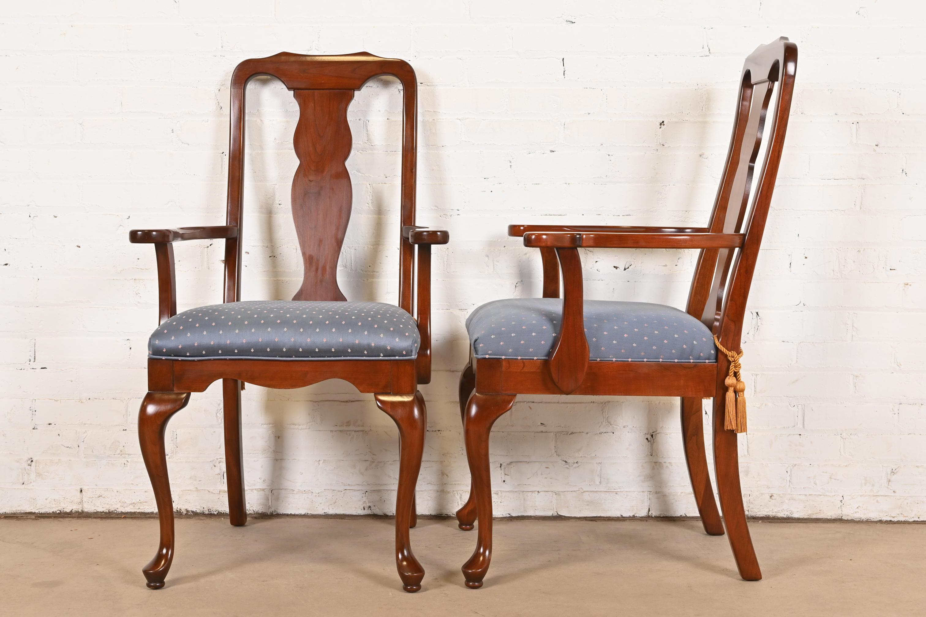 Harden Furniture Queen Anne Solid Cherry Wood Dining Chairs, Set of Six For Sale 3