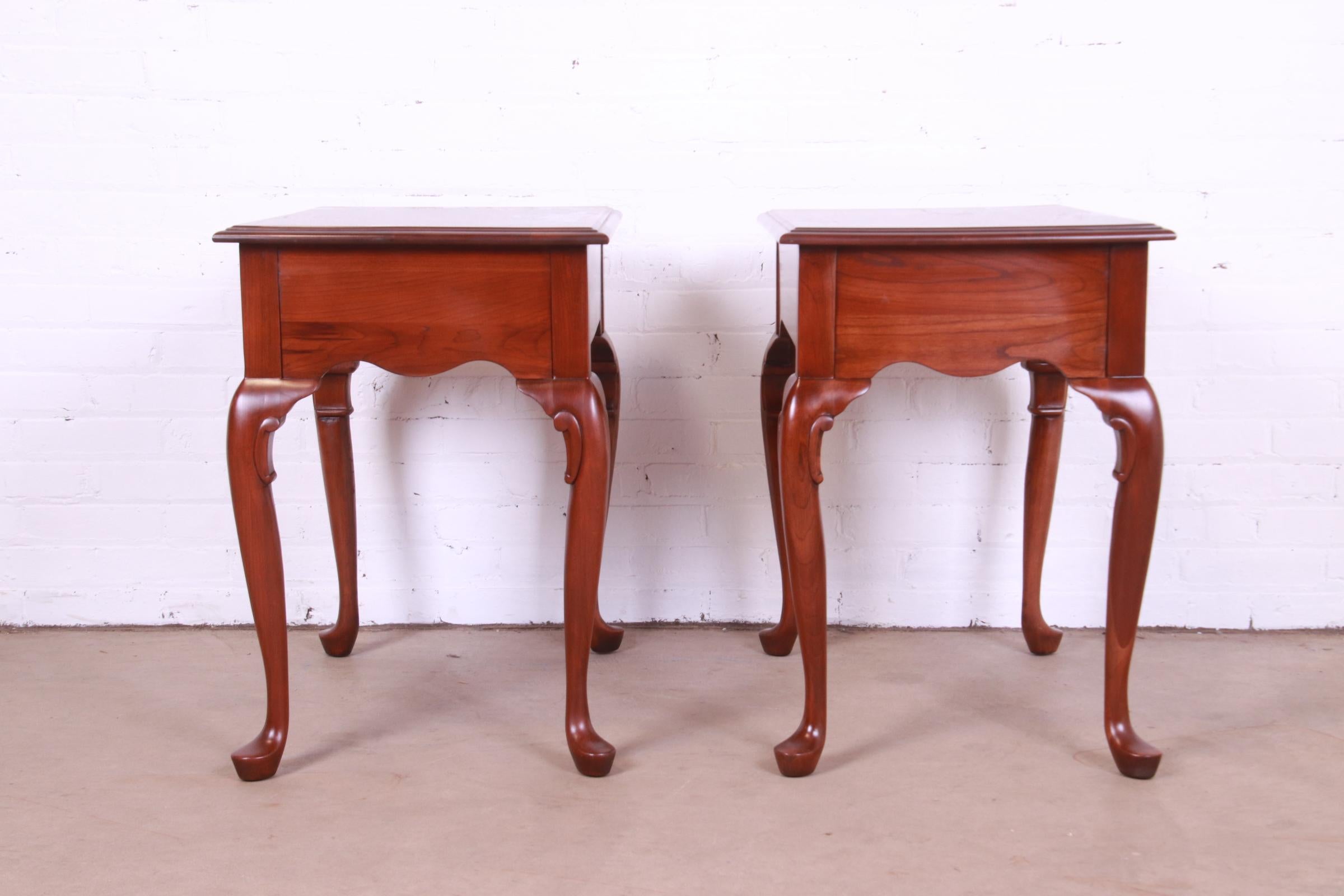 Harden Furniture Queen Anne Solid Cherry Wood Nightstands or End Tables, Pair For Sale 7