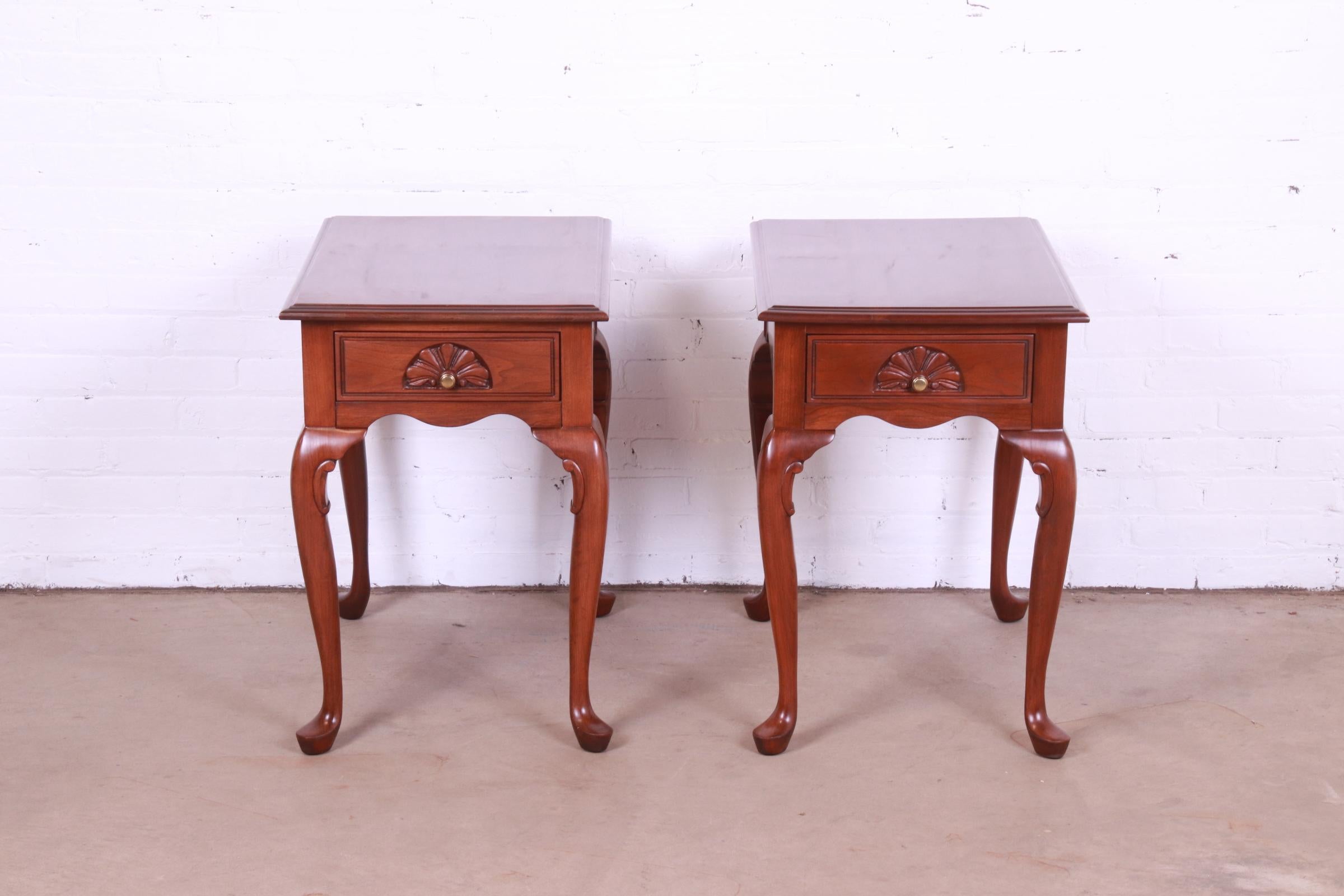 A gorgeous pair of Queen Anne style nightstands or side tables

By Harden Furniture

USA, late 20th century

Solid carved cherry wood, with original brass hardware.

Measures: 18