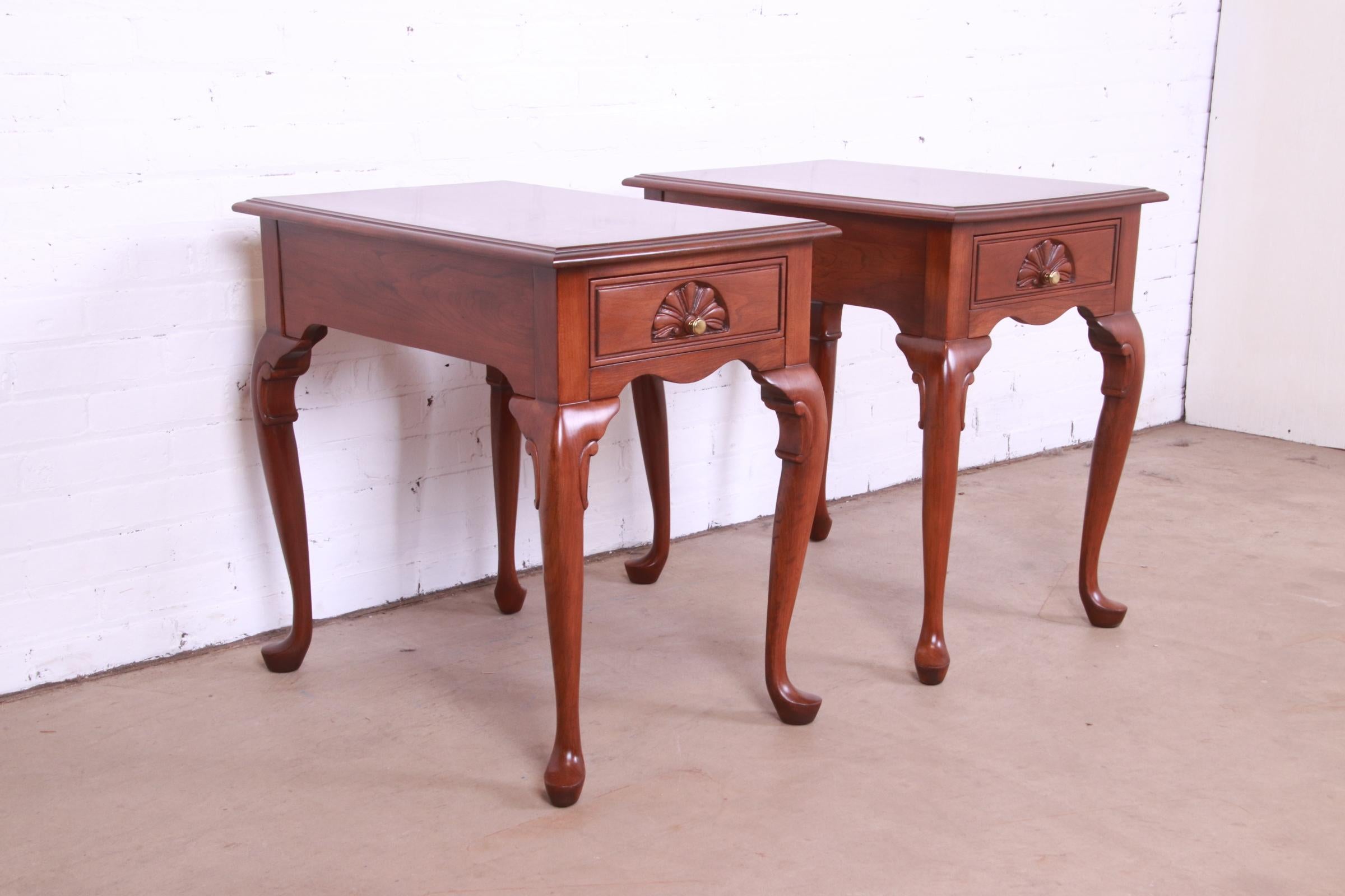 Harden Furniture Queen Anne Solid Cherry Wood Nightstands or End Tables, Pair In Good Condition For Sale In South Bend, IN