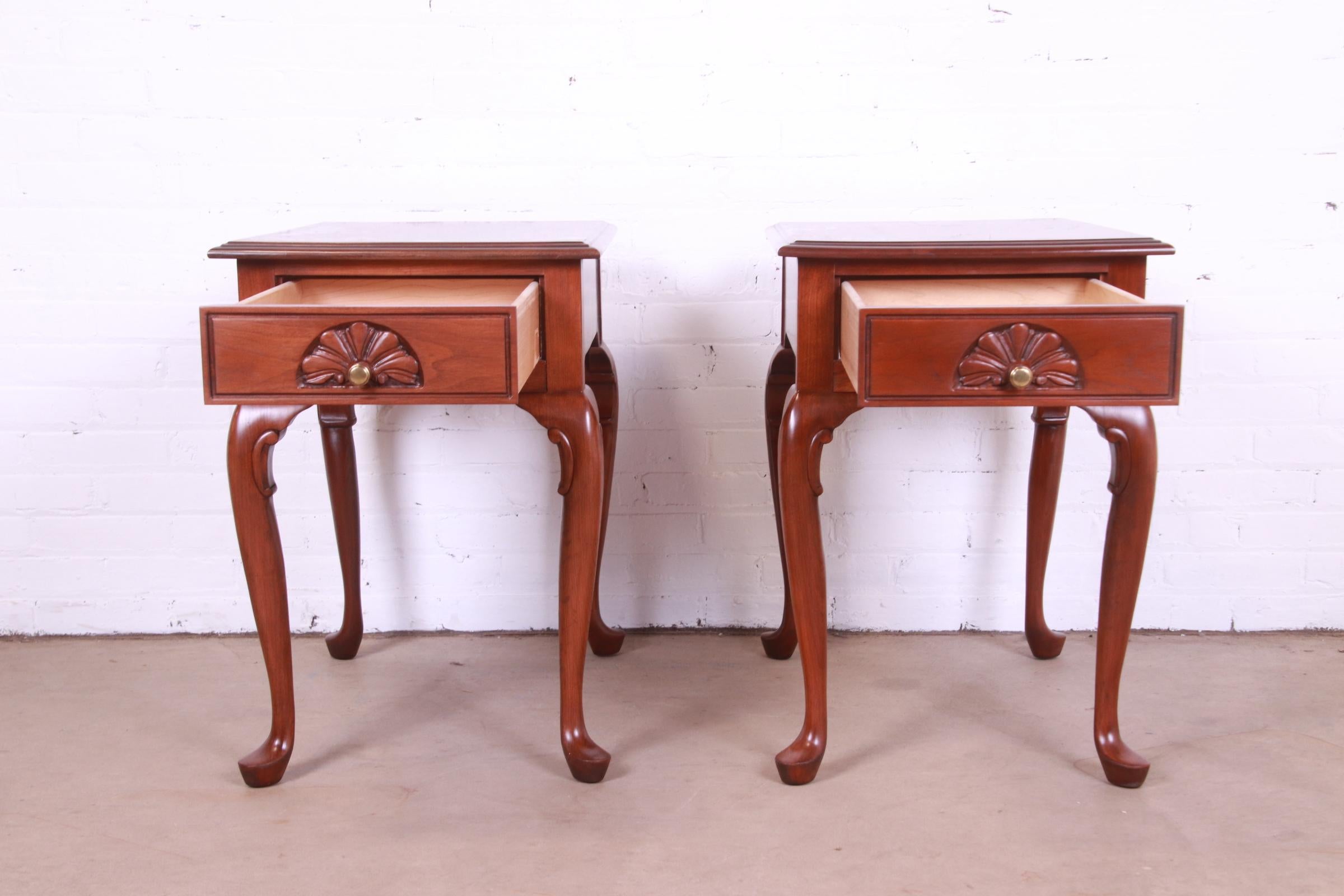20th Century Harden Furniture Queen Anne Solid Cherry Wood Nightstands or End Tables, Pair For Sale