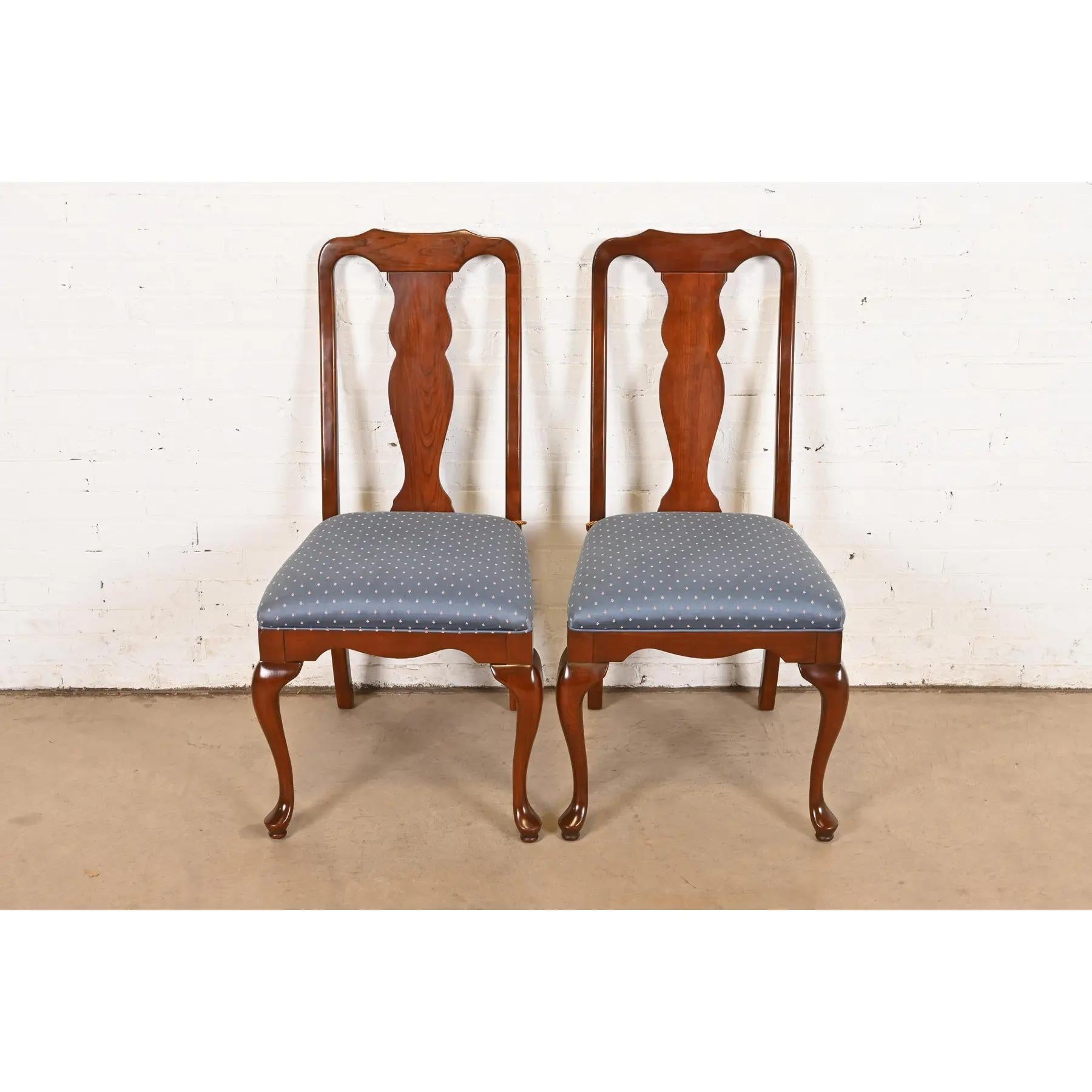 Harden Furniture Queen Anne Sillas auxiliares o de comedor de madera maciza de cerezo, Pareja Estadounidense en venta