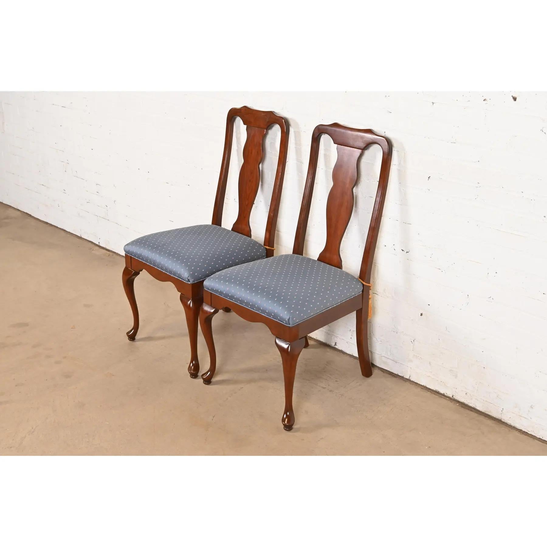 Harden Furniture Queen Anne Sillas auxiliares o de comedor de madera maciza de cerezo, Pareja en Bueno estado para la venta en South Bend, IN