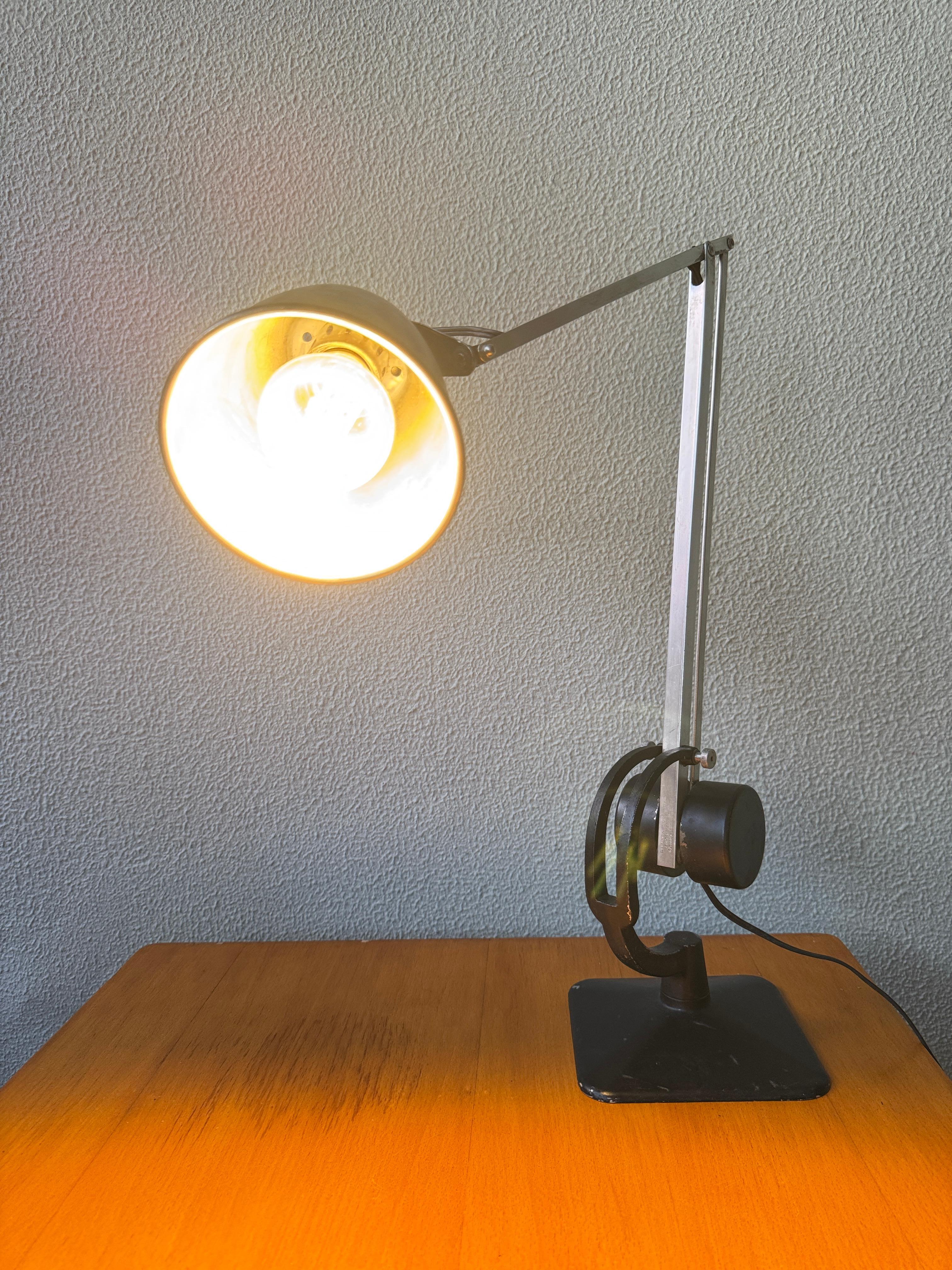 Hardill & Horstmann British Midcentury Lámpara de Tareas Ajustable Negra Hierro Aluminio en venta 4