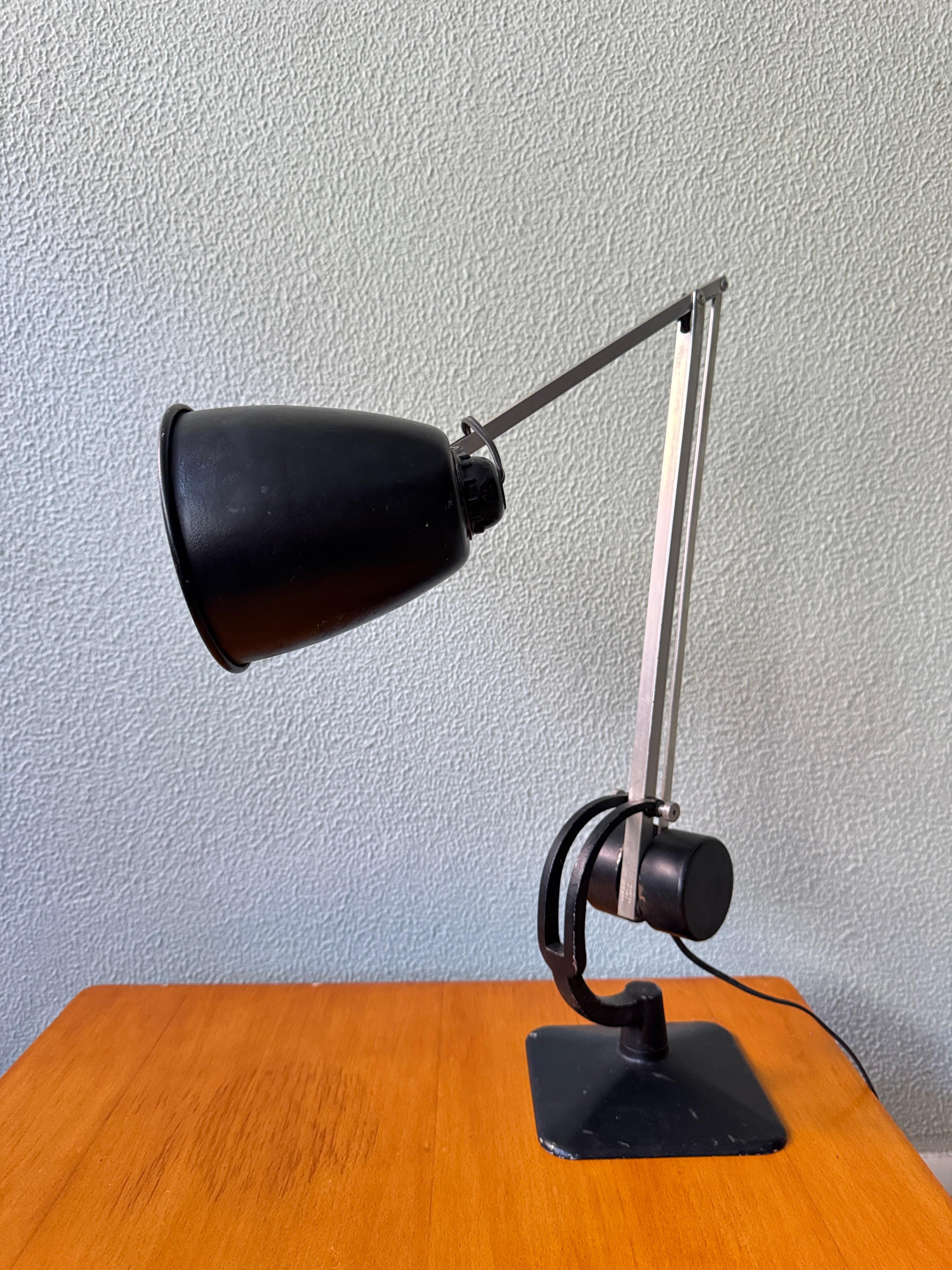 Hardill & Horstmann British Midcentury Lámpara de Tareas Ajustable Negra Hierro Aluminio en venta 5