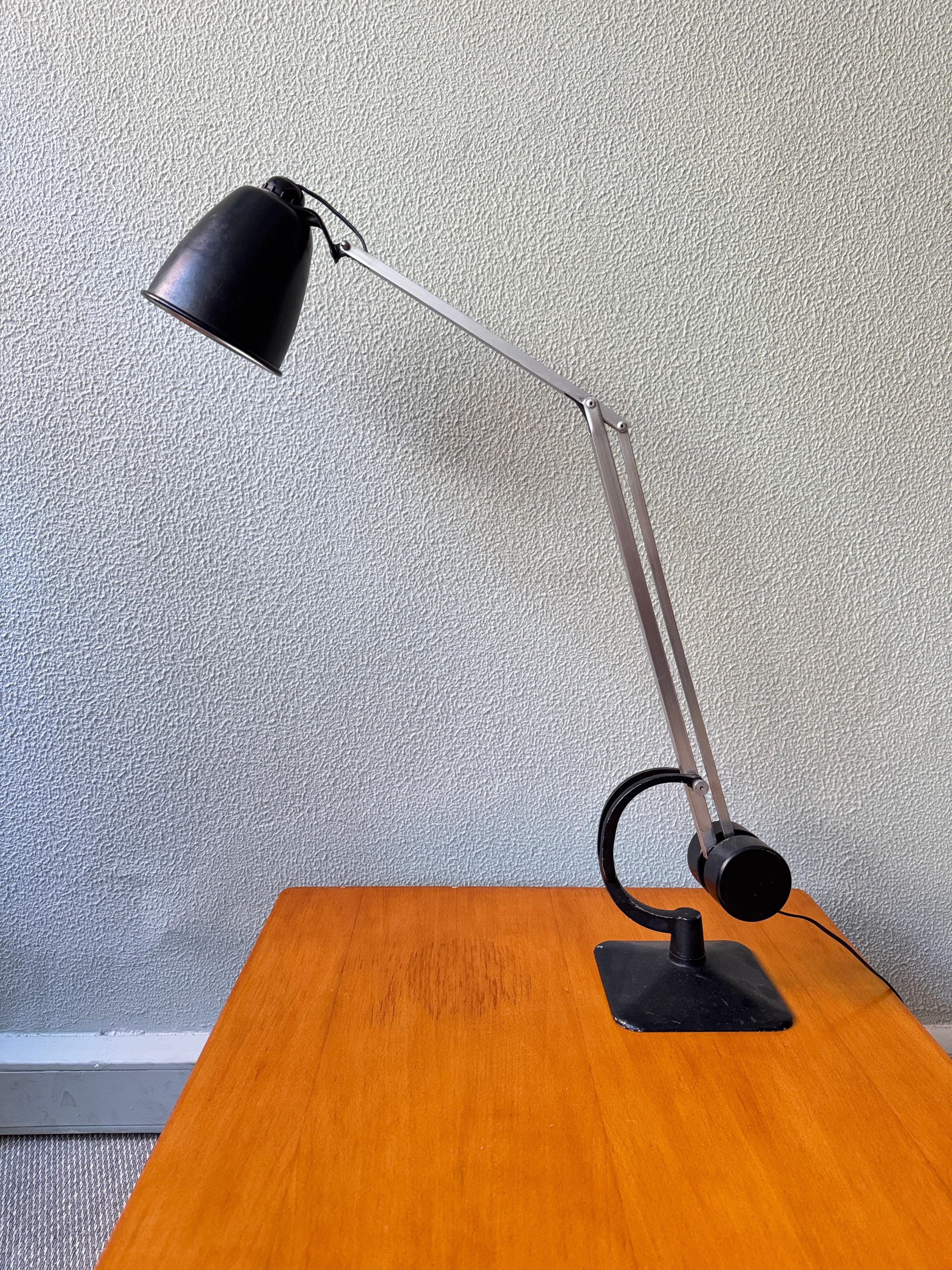 Hardill & Horstmann British Midcentury Lámpara de Tareas Ajustable Negra Hierro Aluminio Moderno de mediados de siglo en venta