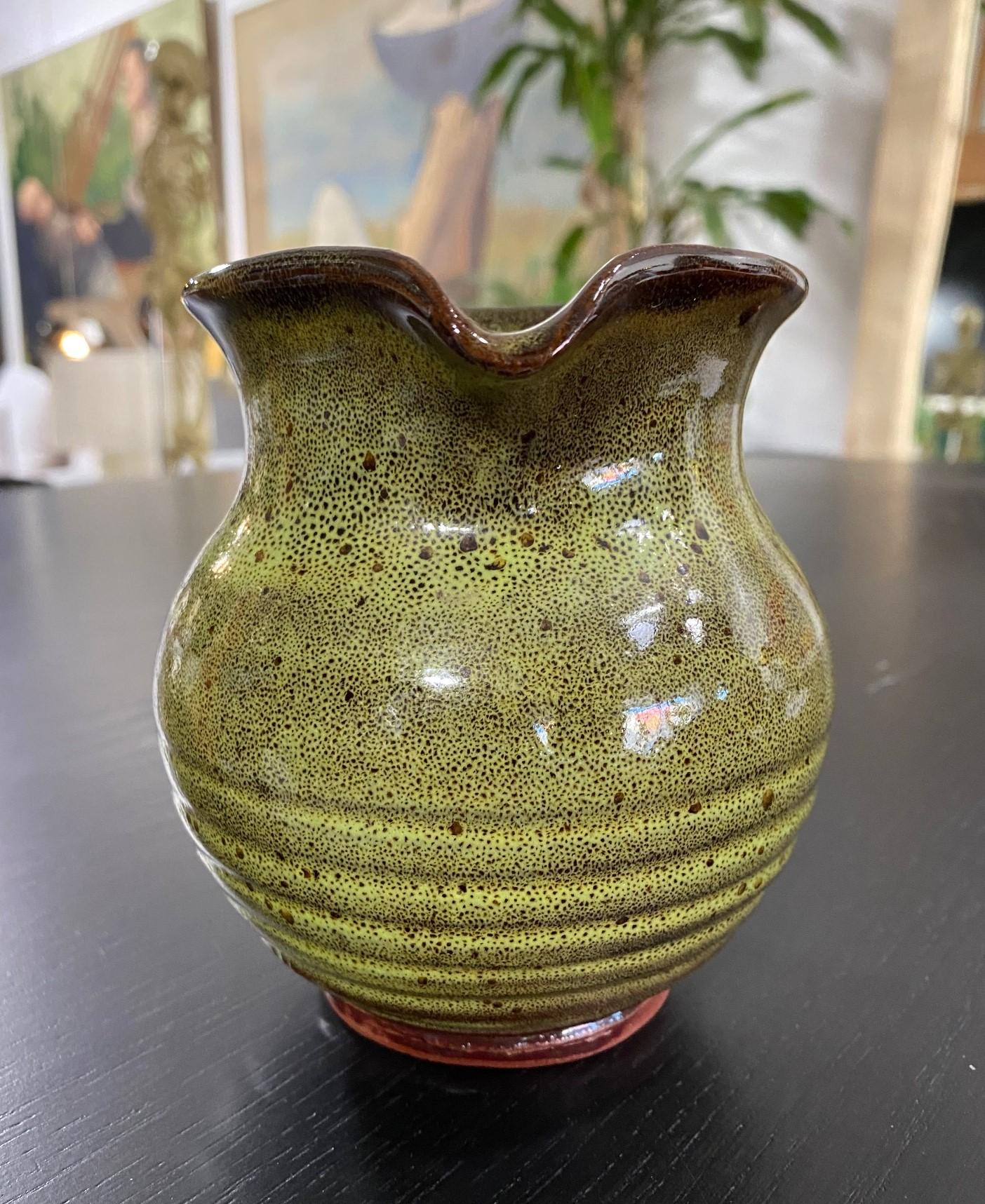 Harding Black Texas Artist Signed Mid-Century Modern Studio Pottery Pitcher In Good Condition For Sale In Studio City, CA