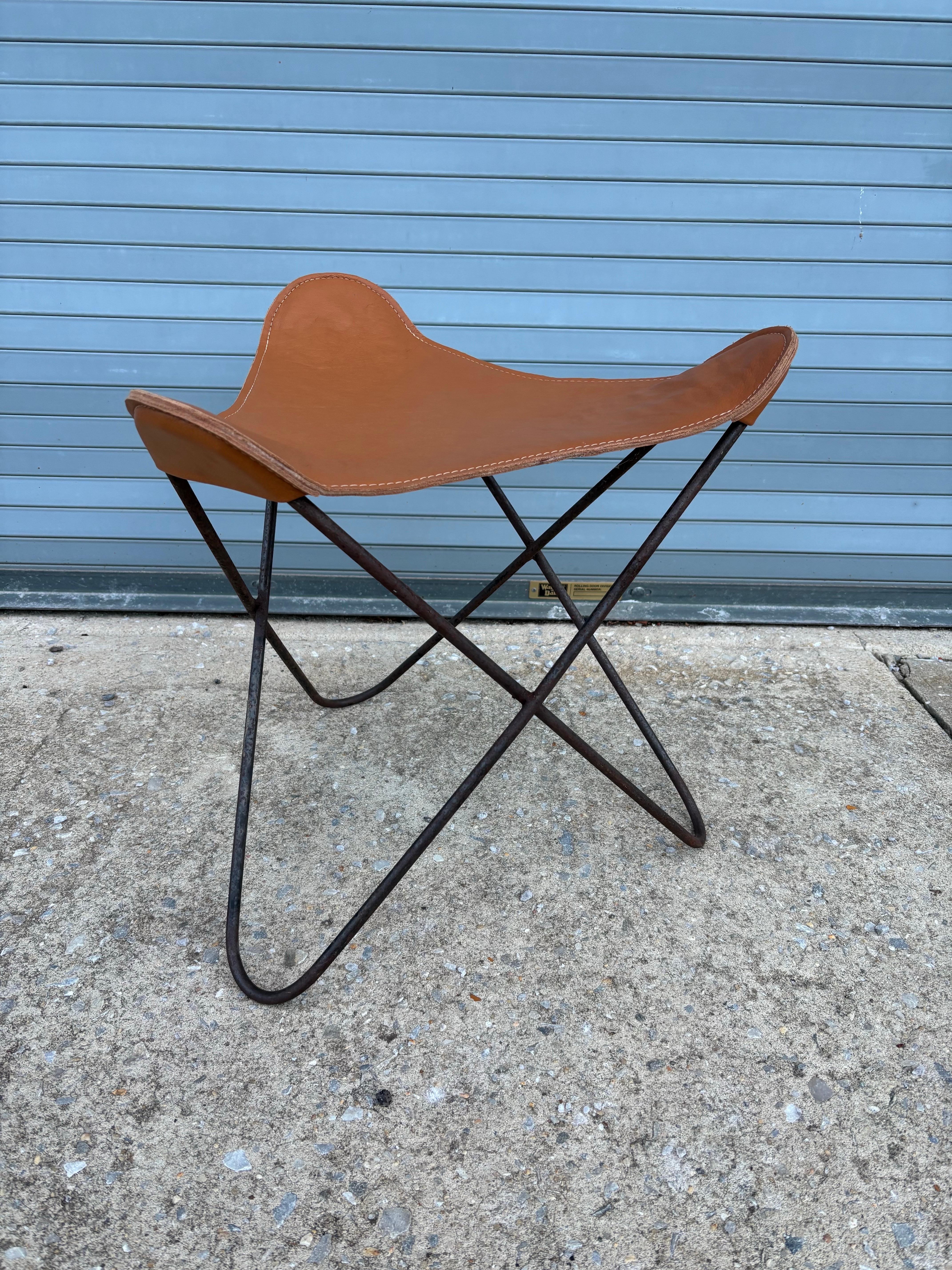 Tabouret papillon en cuir Hardoy Bon état - En vente à Philadelphia, PA