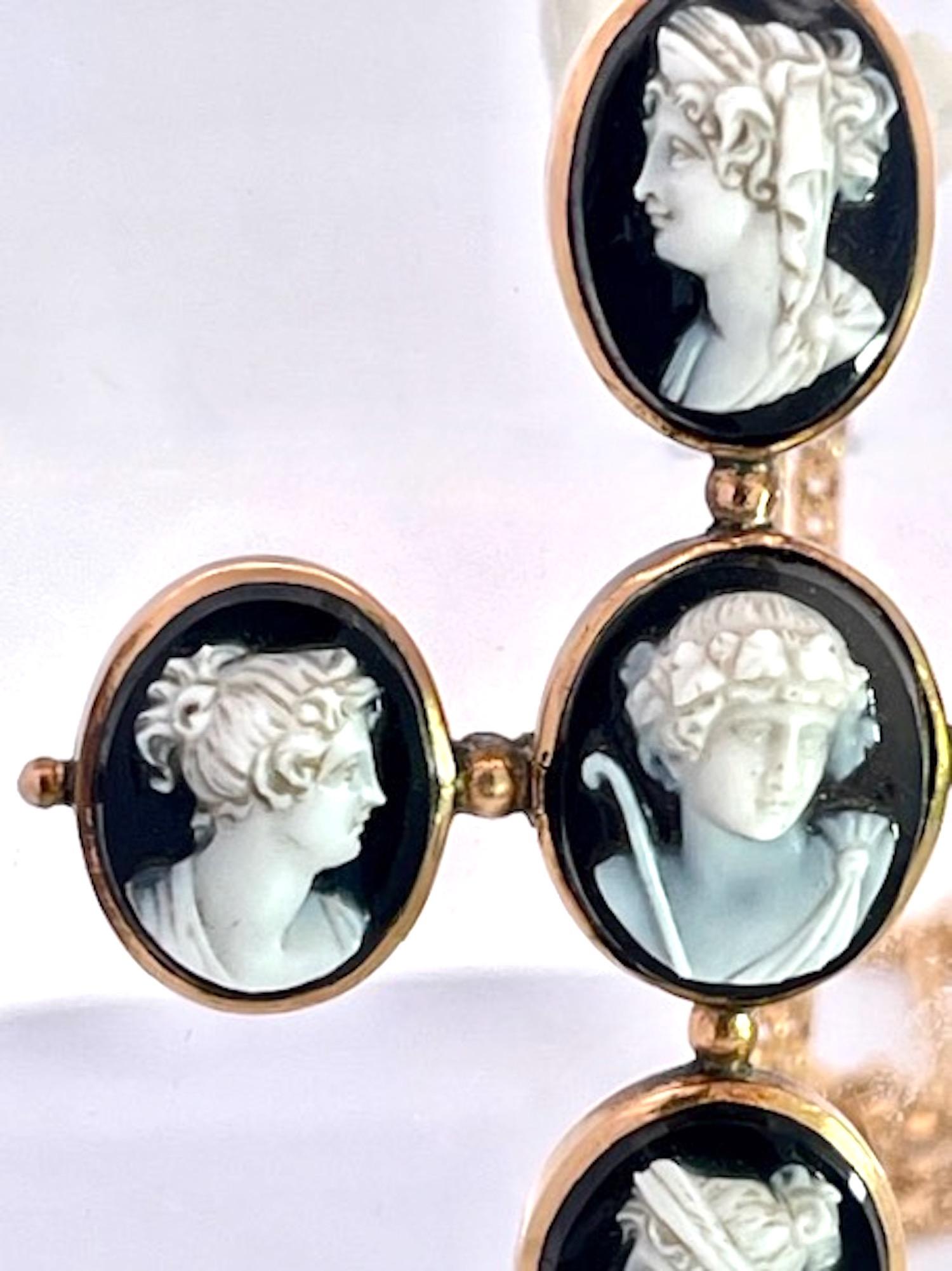 Hardstone Cameo Cross Pendant 14K Circa 1860 Victoriano en venta