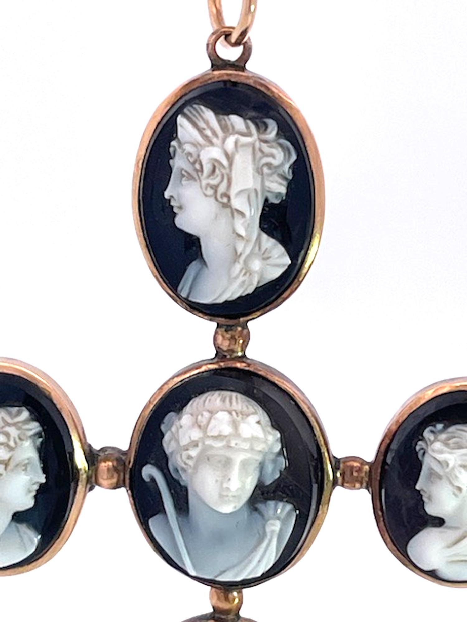 Femenino o masculino Hardstone Cameo Cross Pendant 14K Circa 1860 en venta