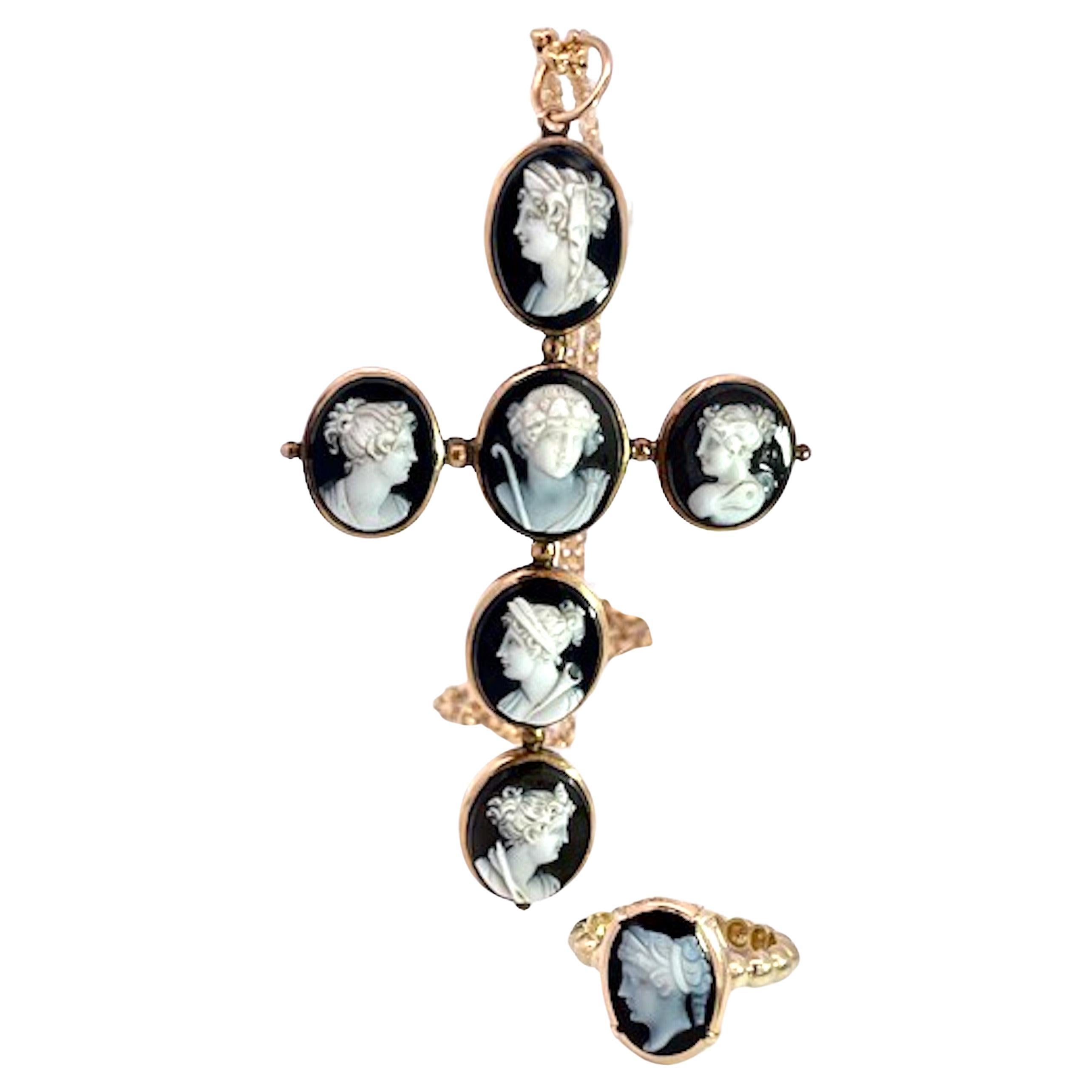 Hardstone Cameo Cross Pendant 14K Circa 1860 en venta