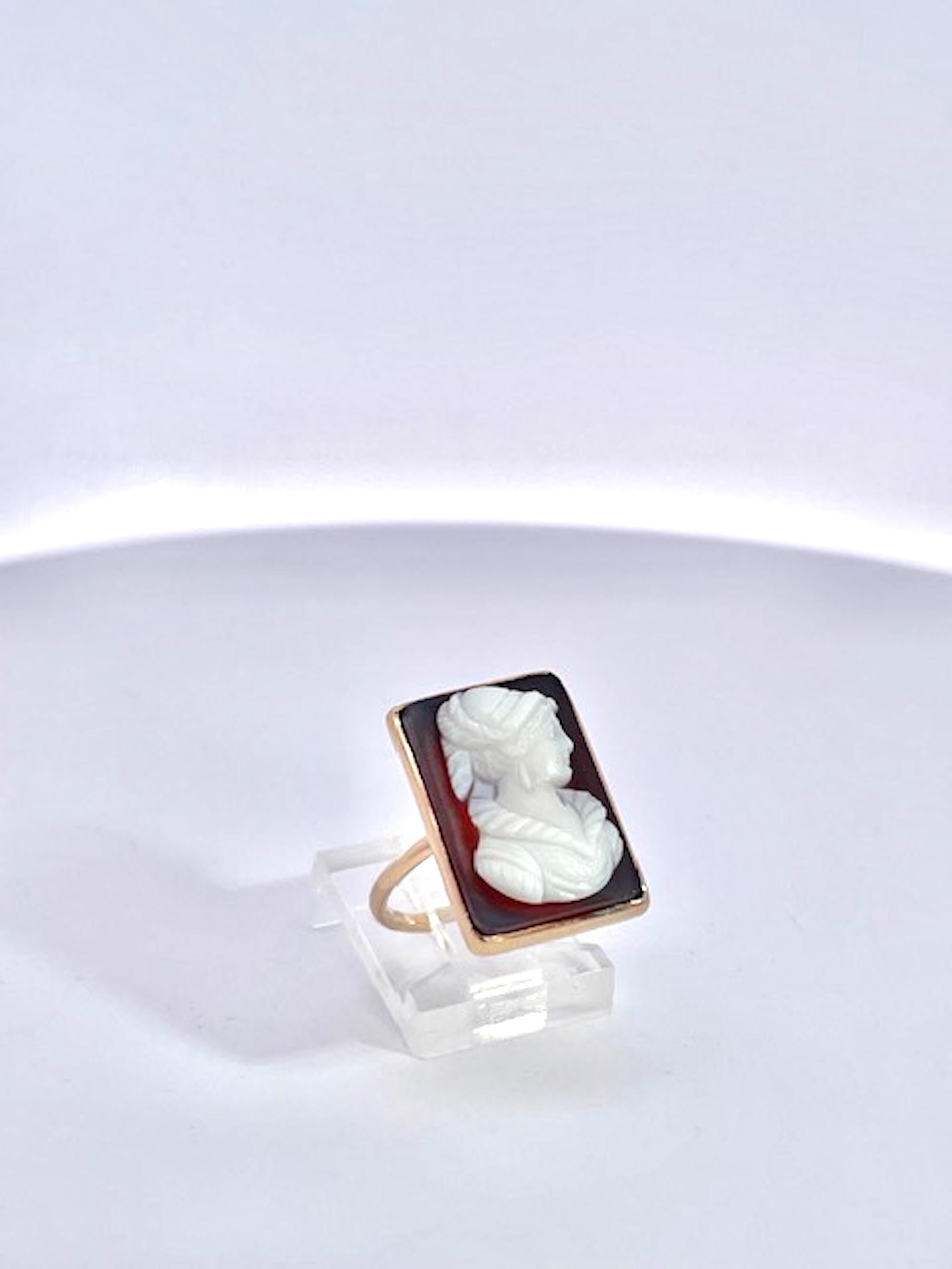 Taille mixte Bague en or jaune 14K avec camée en pierre dure en vente