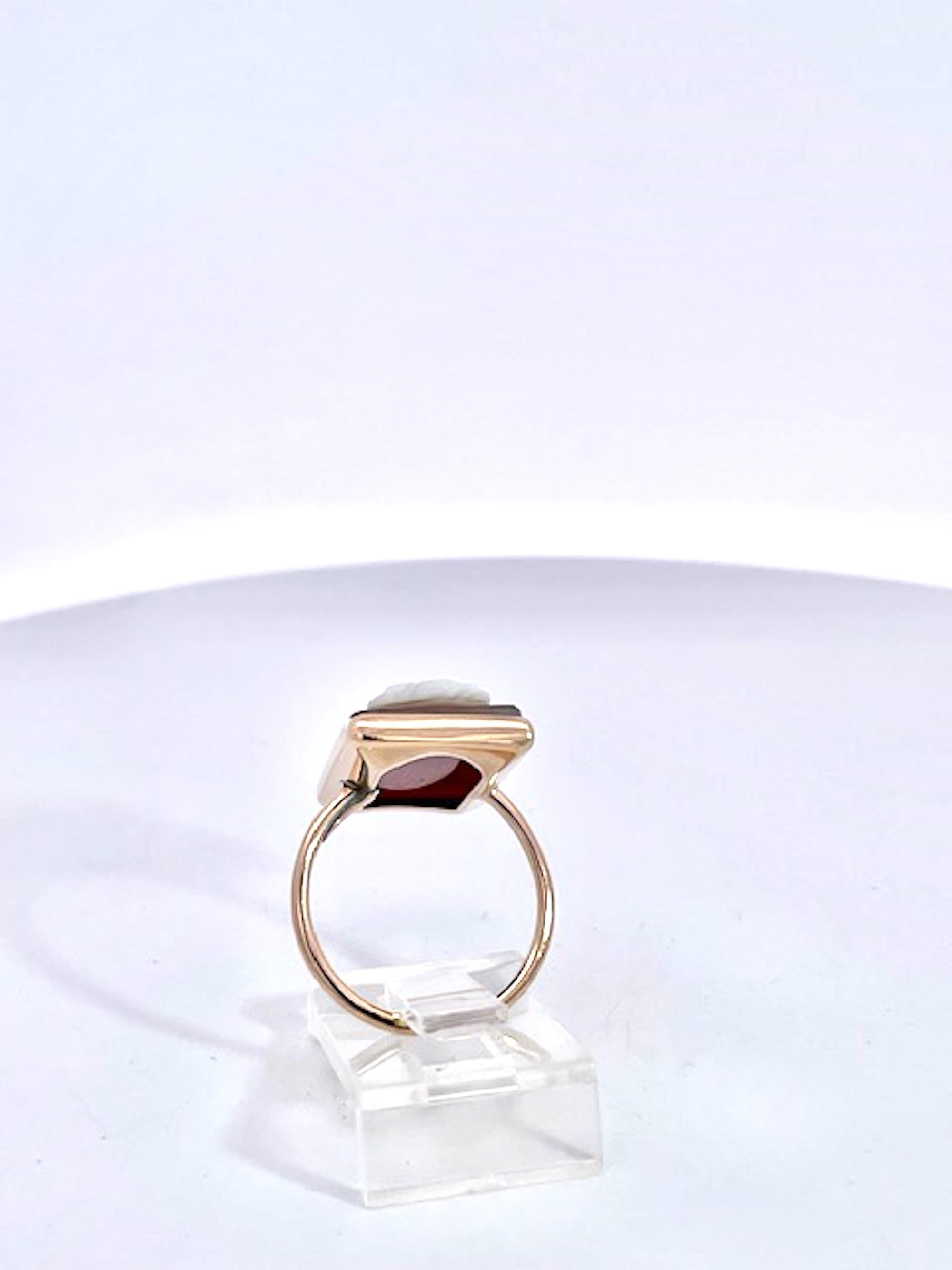 Bague en or jaune 14K avec camée en pierre dure Bon état - En vente à North Hollywood, CA