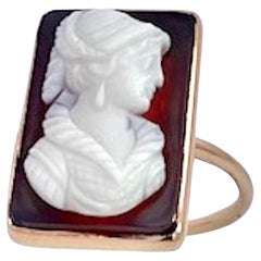 Bague en or jaune 14K avec camée en pierre dure