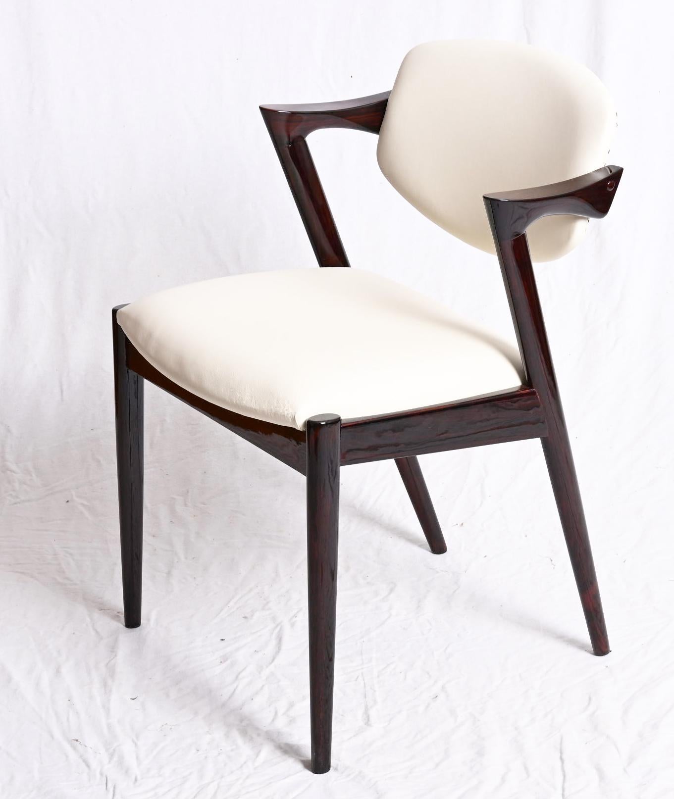 Danois Chaises en bois dur et cuir de Kai Kristiansen Model No 42 en vente