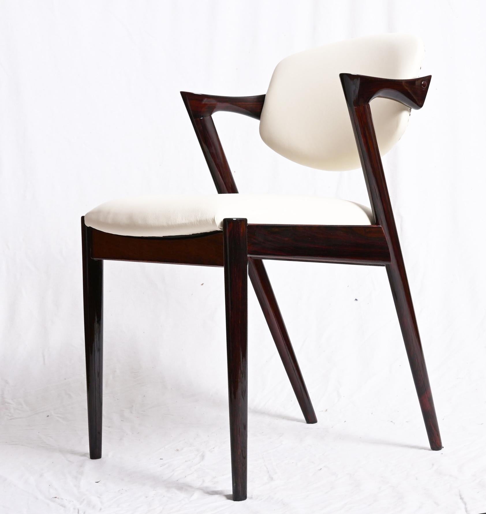 Milieu du XXe siècle Chaises en bois dur et cuir de Kai Kristiansen Model No 42 en vente