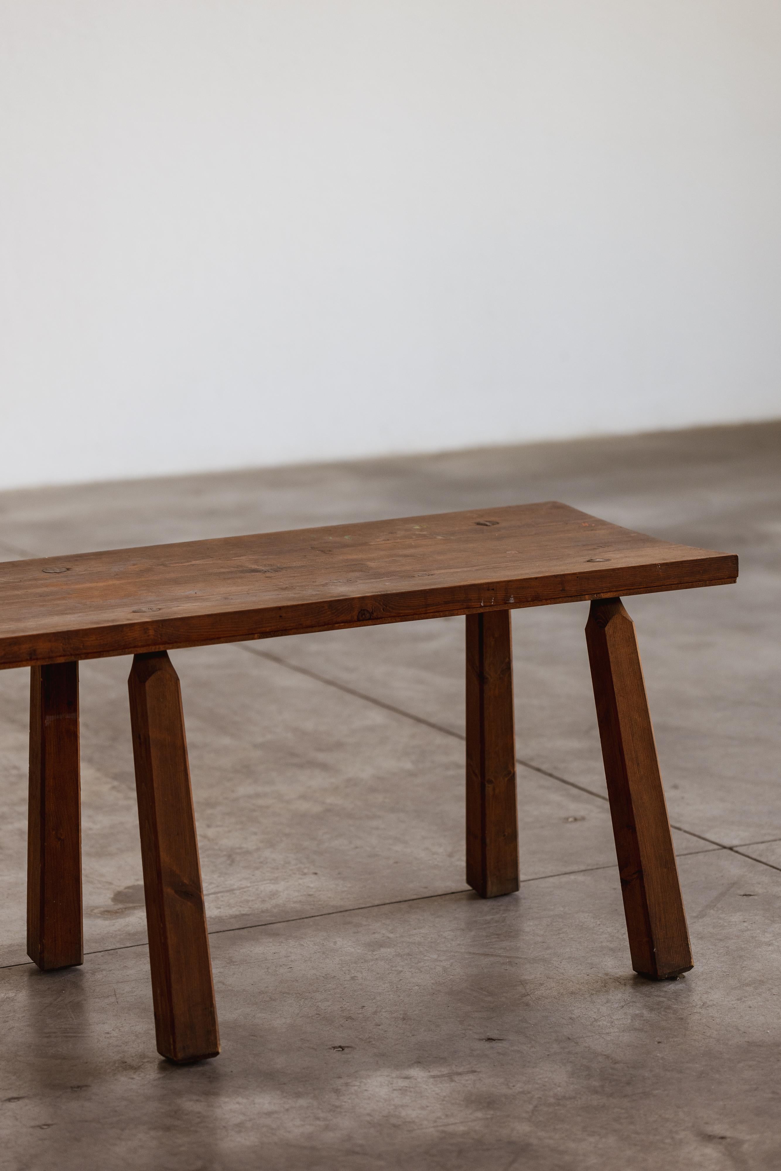 Bois Table d'appoint brutaliste, 1970 en vente