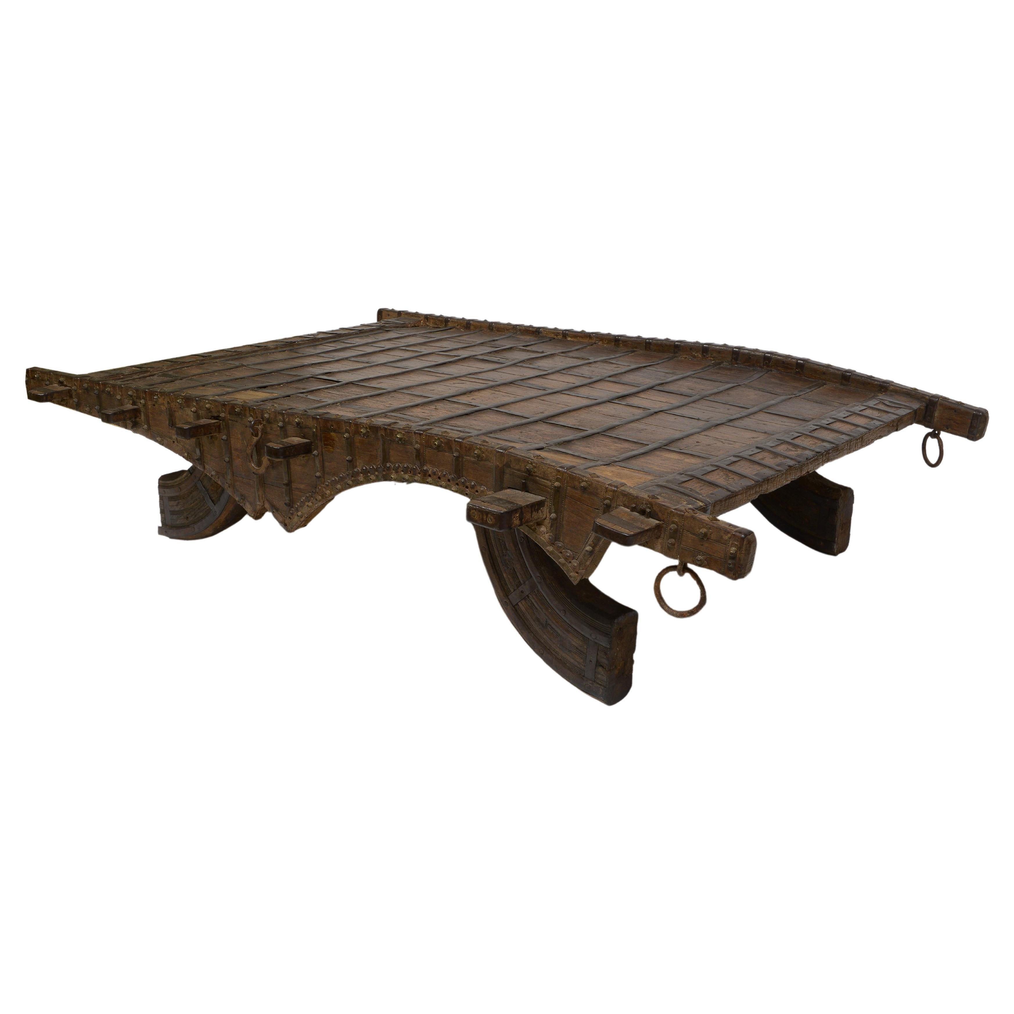 Chariot de chameau en bois dur transformé en table basse en vente