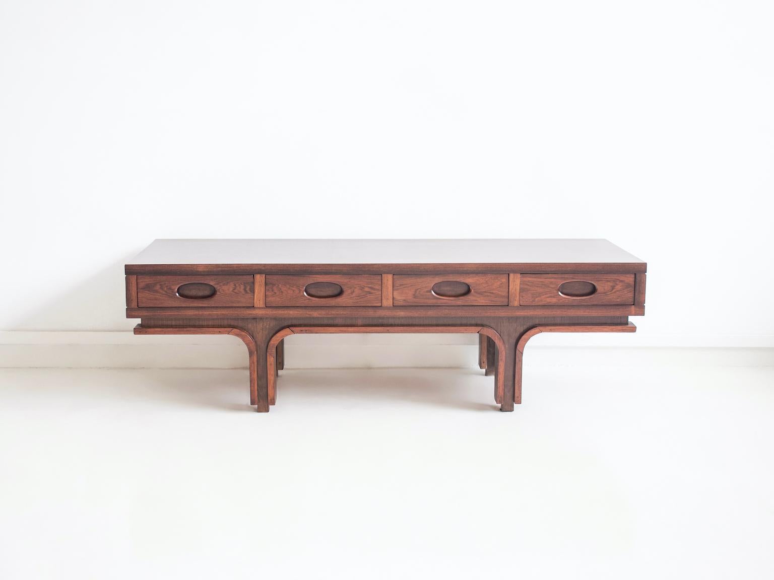 Coffee table made of solid and veneered hardwood in the 1960s. Design by Gianfranco Frattini, manufactured by Bernini in Italy. Four drawers with built-in handles.

Literature: James P. Morris 'Il nuovo arredamento / New interiors', published by