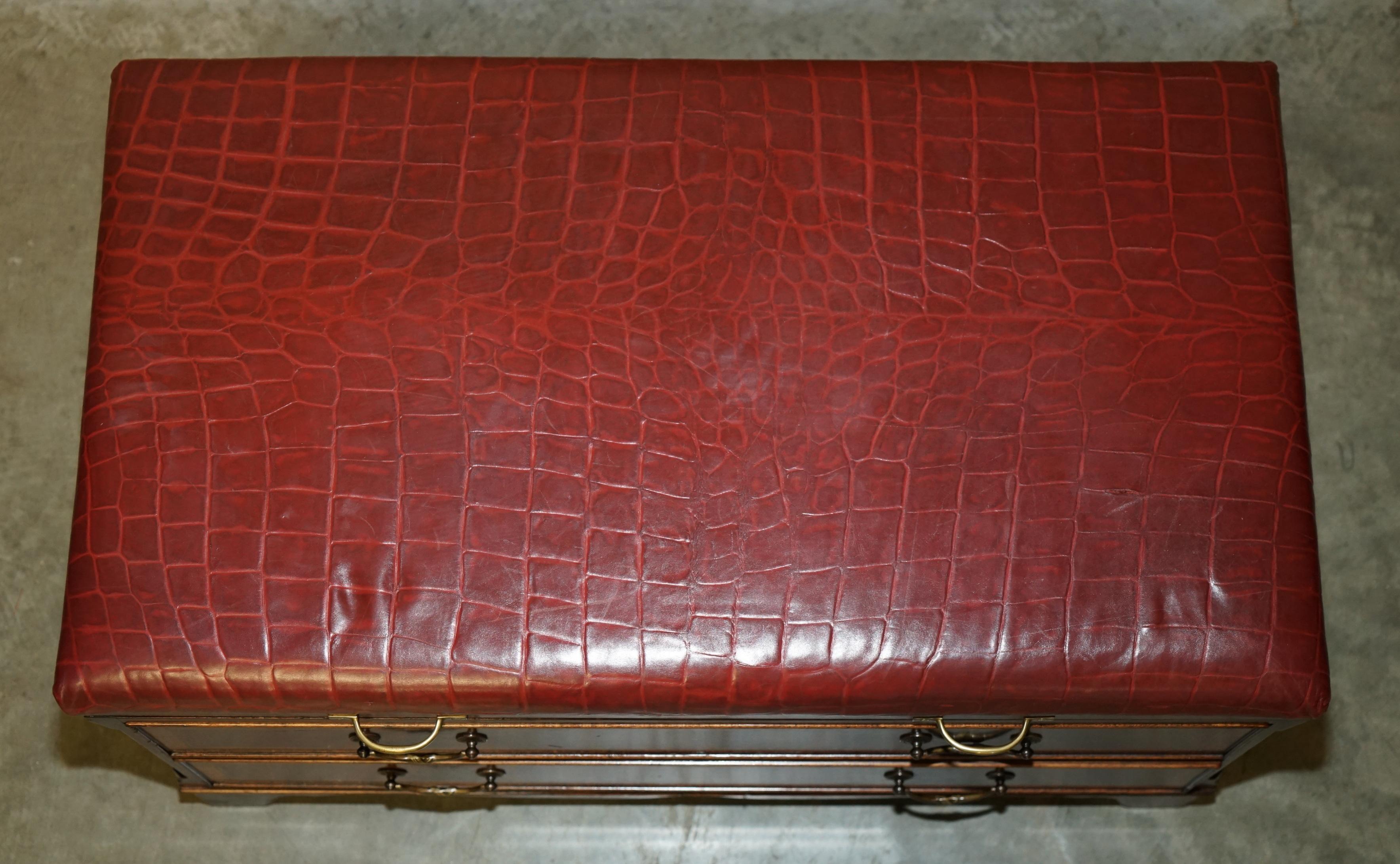 Inglese PORTAOGGETTI IN LEGNO DURO IN CROCODILLO IN PELLE PANCHINA DA SALA SEDUTA STOOL CASSETTIERE in vendita