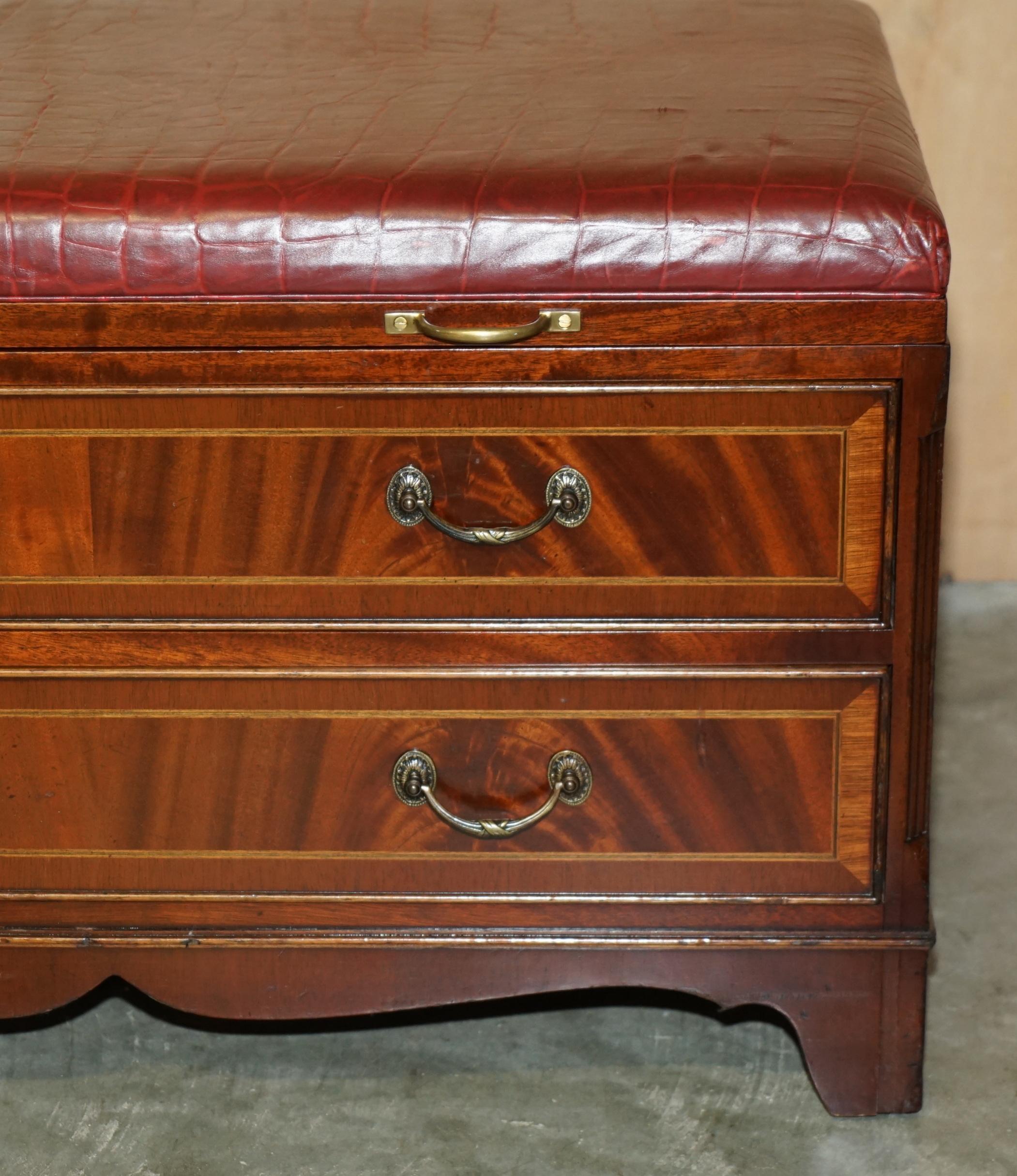 Pelle PORTAOGGETTI IN LEGNO DURO IN CROCODILLO IN PELLE PANCHINA DA SALA SEDUTA STOOL CASSETTIERE in vendita