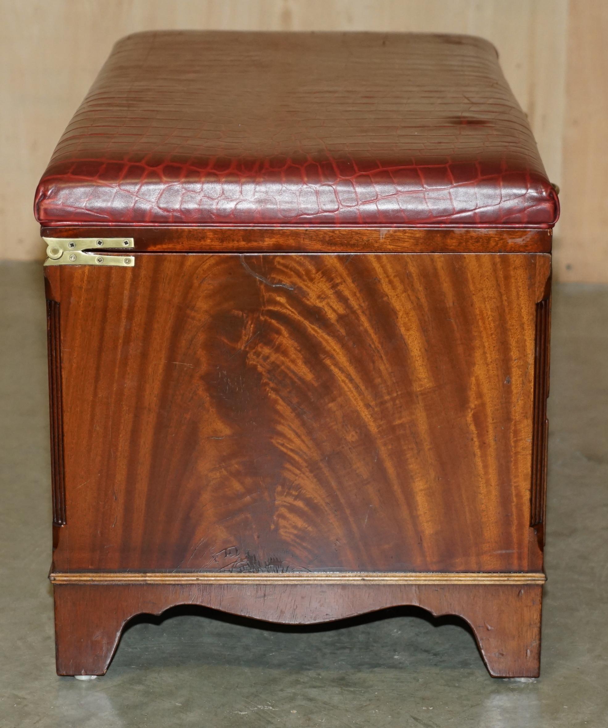 PORTAOGGETTI IN LEGNO DURO IN CROCODILLO IN PELLE PANCHINA DA SALA SEDUTA STOOL CASSETTIERE in vendita 1