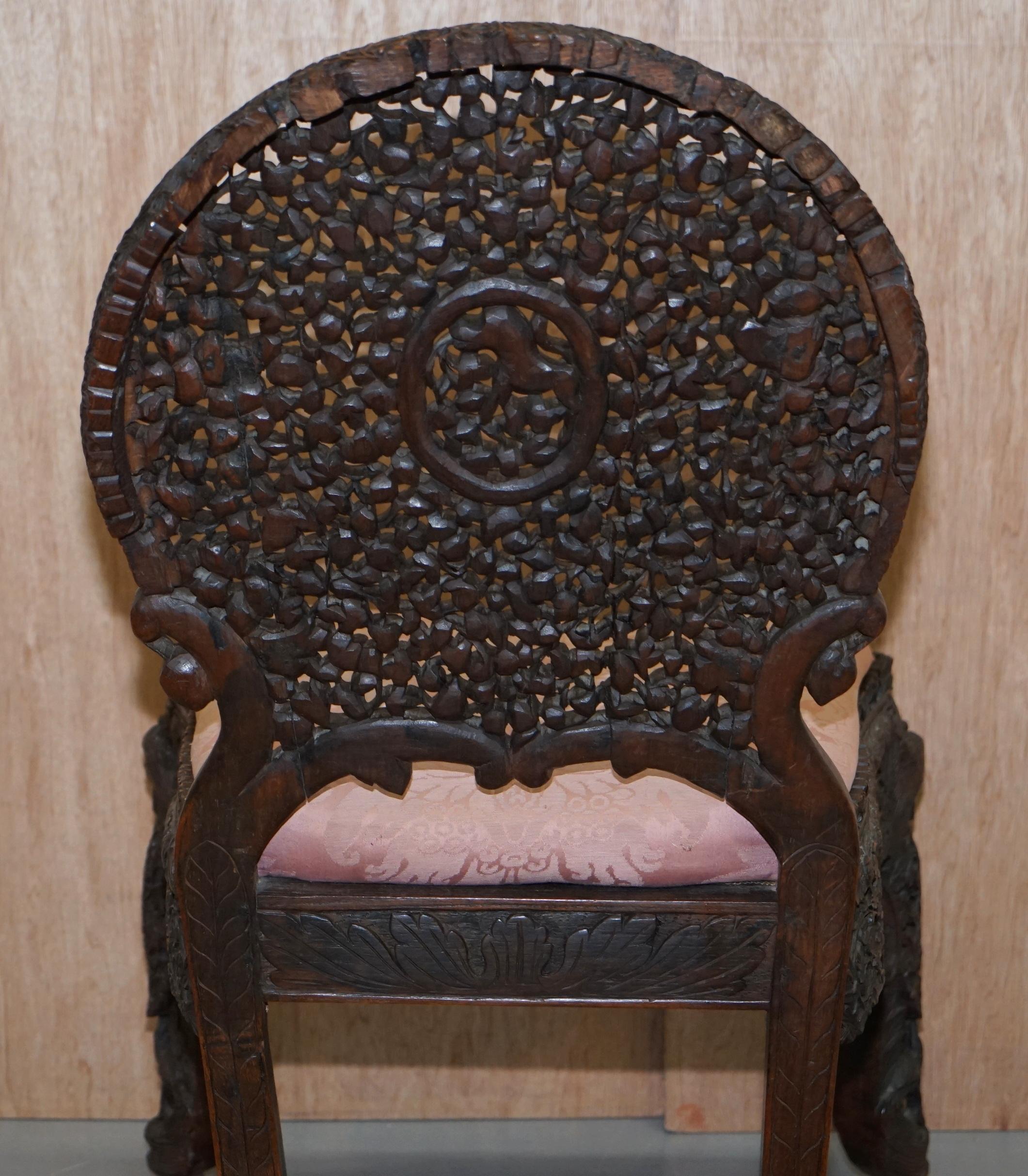 Handgeschnitzter anglo-indischer burmesischer Stuhl aus Hartholz mit floralen Details über und über im Angebot 10
