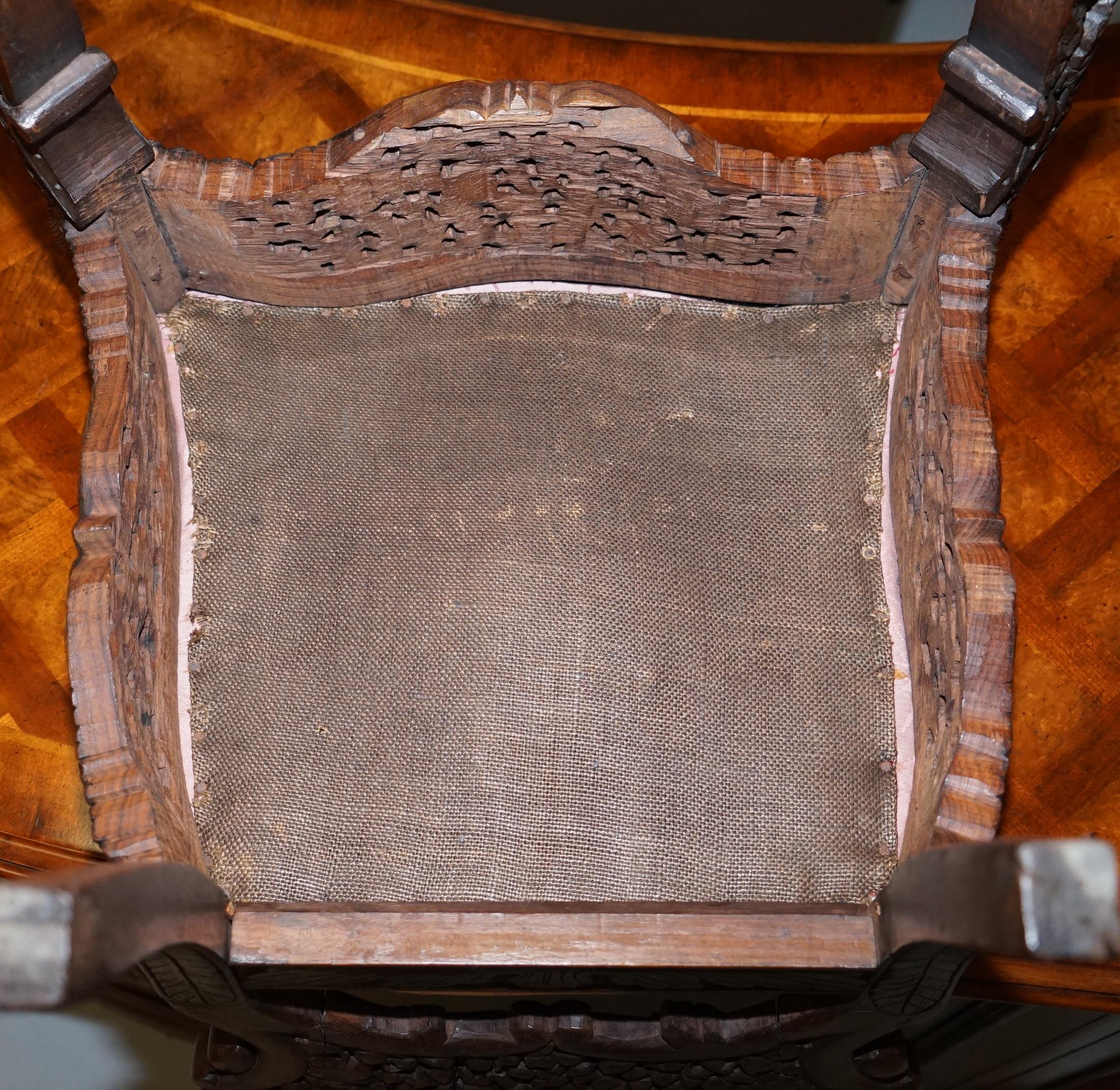 Handgeschnitzter anglo-indischer burmesischer Stuhl aus Hartholz mit floralen Details über und über im Angebot 14