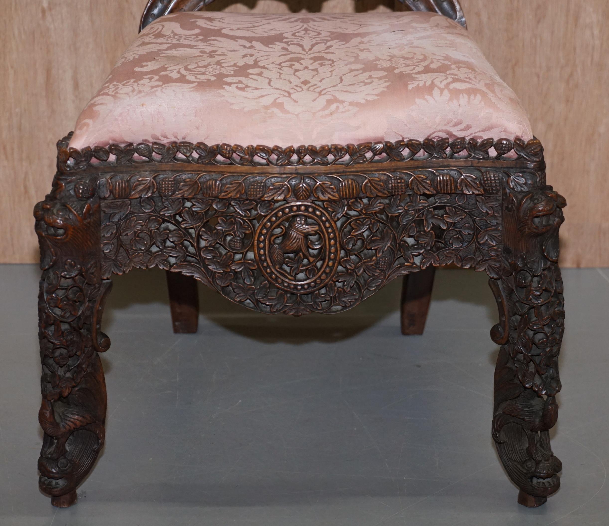Handgeschnitzter anglo-indischer burmesischer Stuhl aus Hartholz mit floralen Details über und über im Angebot 3