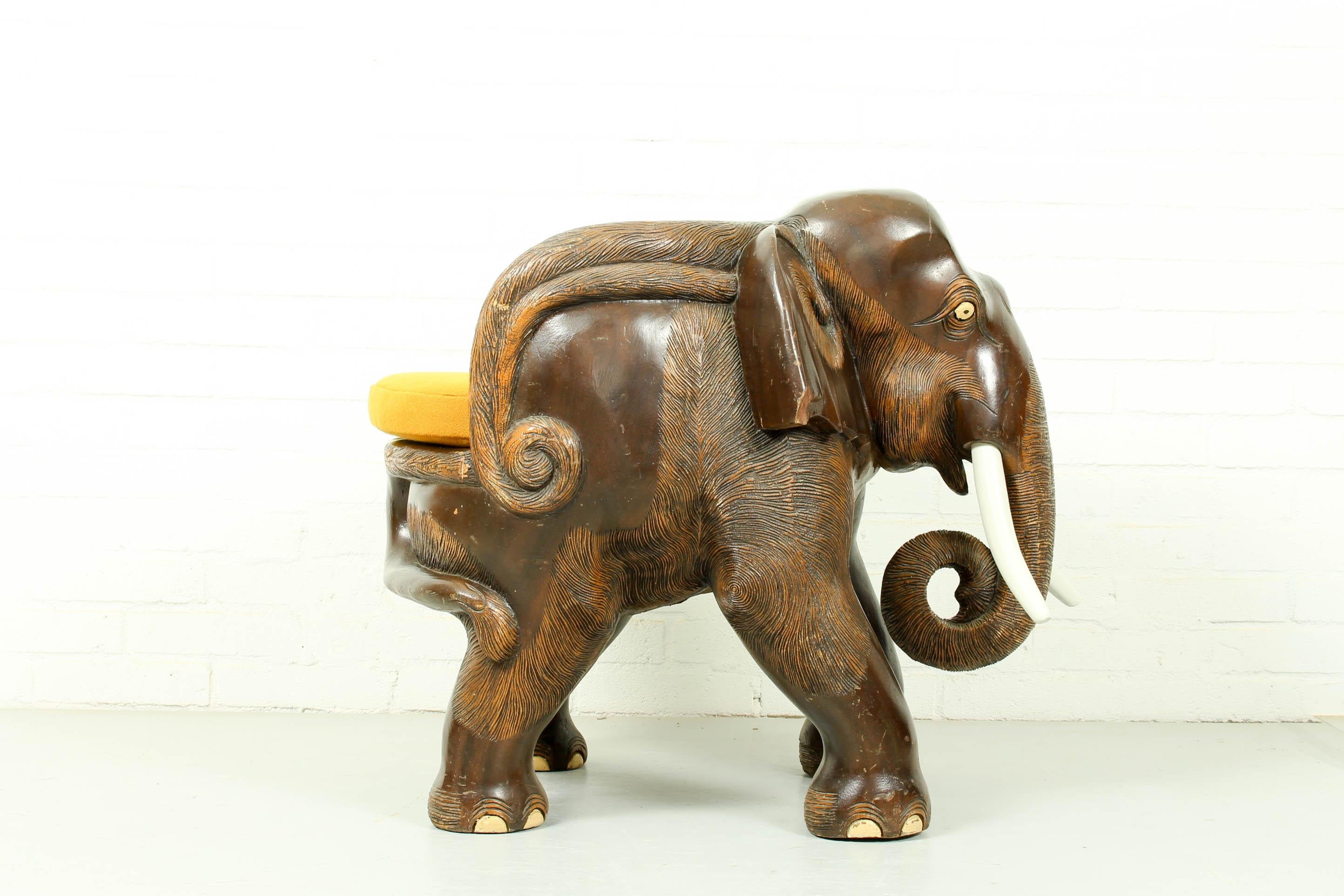 Geschnitzter Elefantenstuhl aus Hartholz aus der Mitte des Jahrhunderts (Moderne der Mitte des Jahrhunderts) im Angebot